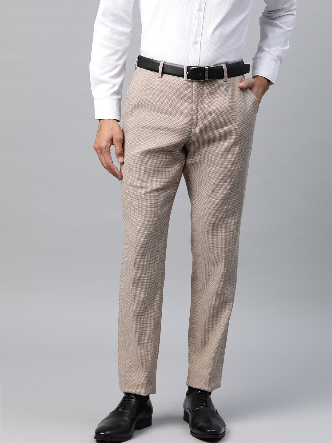 

Tommy Hilfiger Men Beige & Brown Tailored Slim Fit Self Checked Regular Trousers