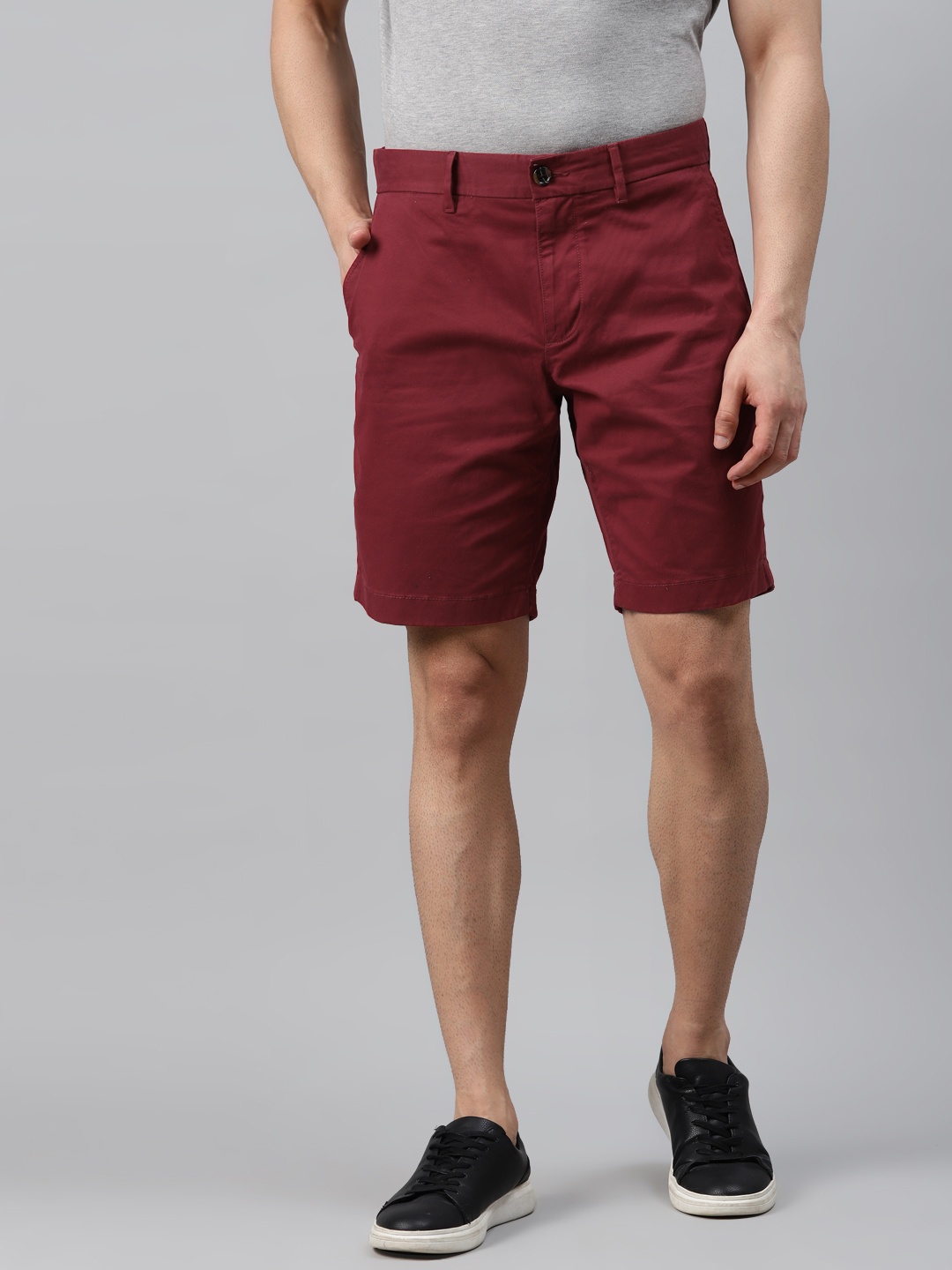 

Tommy Hilfiger Men Maroon Solid Mid-Rise Regular Shorts