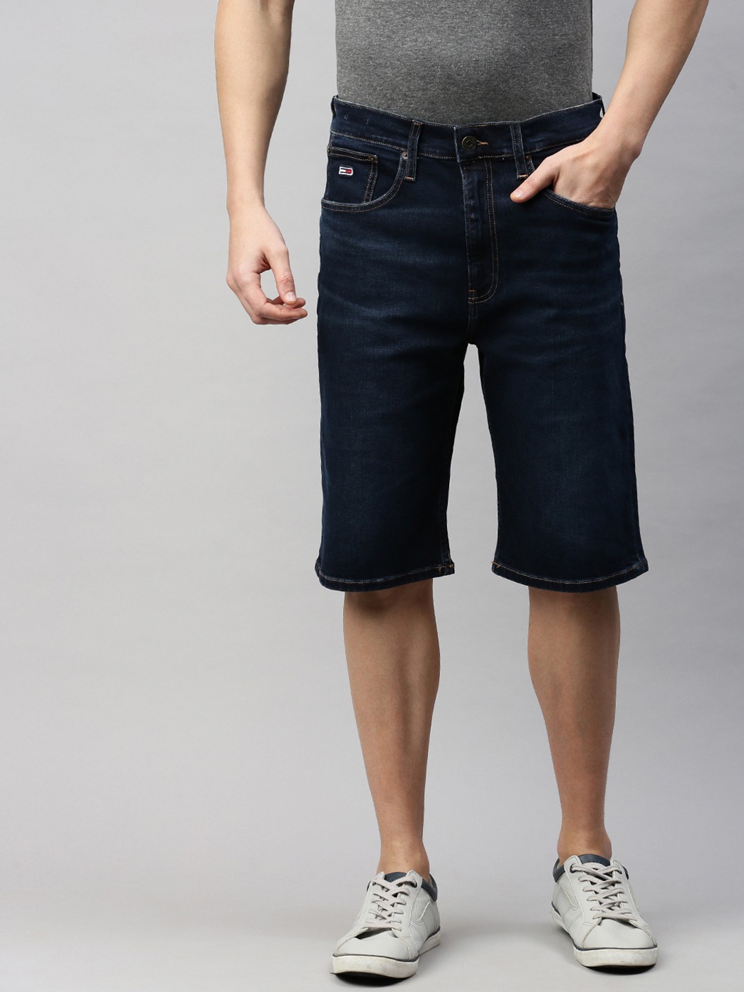 

Tommy Hilfiger Men Blue Solid Regular Fit Denim Shorts