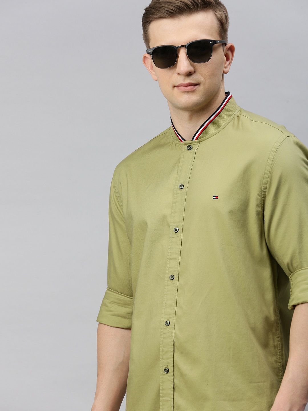 

Tommy Hilfiger Men Olive Green Regular Fit Solid Casual Shirt