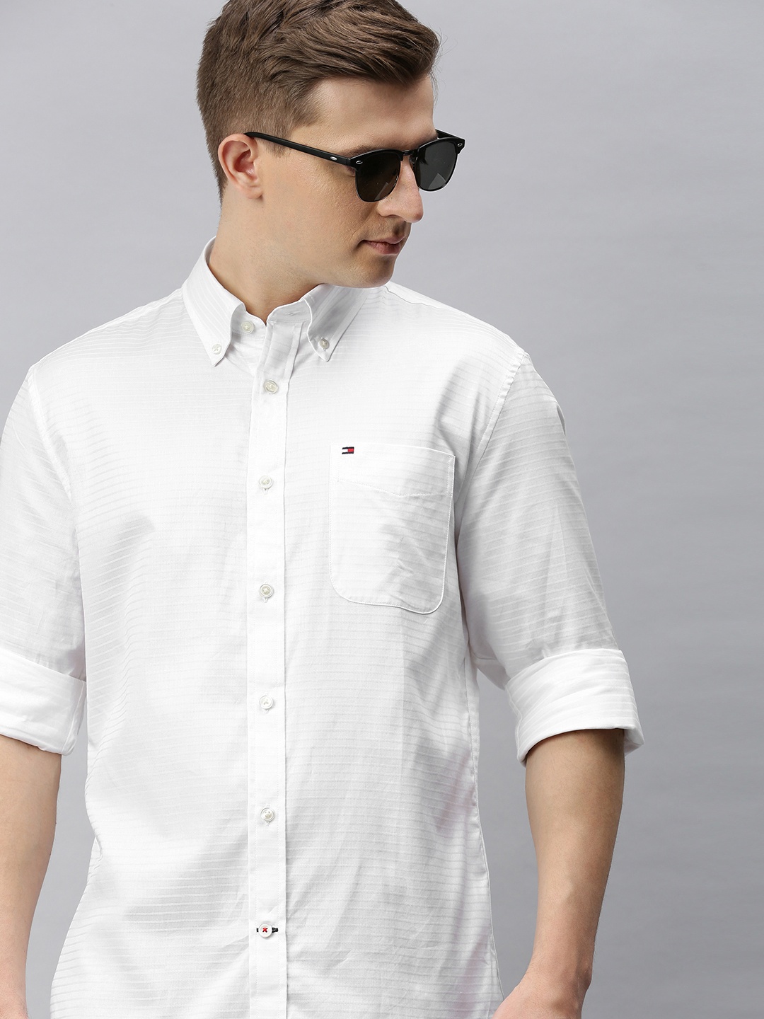 

Tommy Hilfiger Men White Regular Fit Striped Casual Shirt