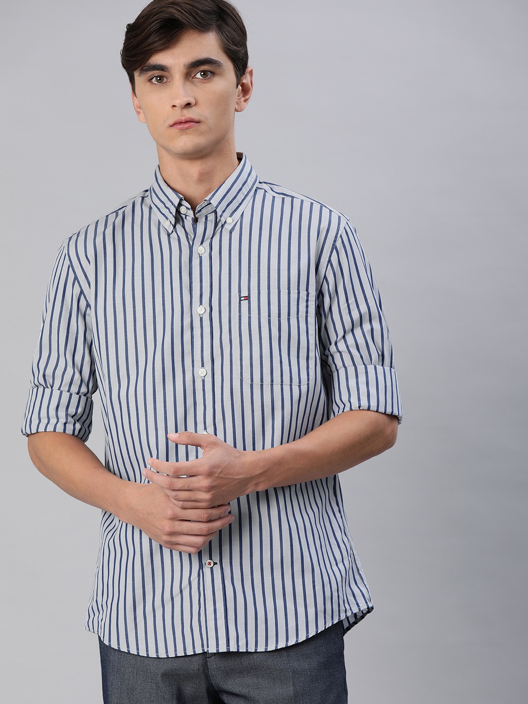 

Tommy Hilfiger Men Blue & Grey Regular Fit Striped Casual Shirt