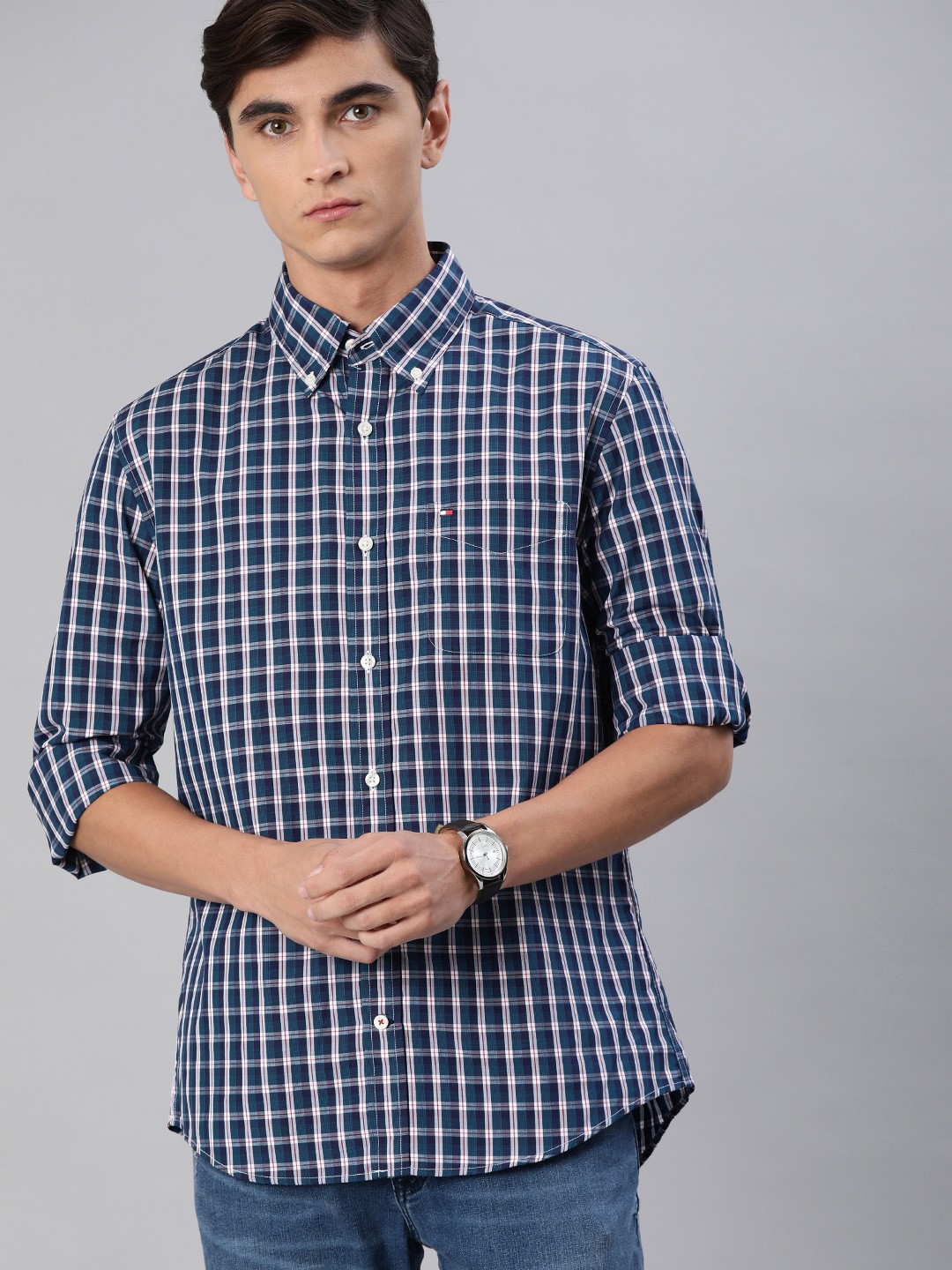

Tommy Hilfiger Men Blue & Maroon Regular Fit Checked Casual Shirt