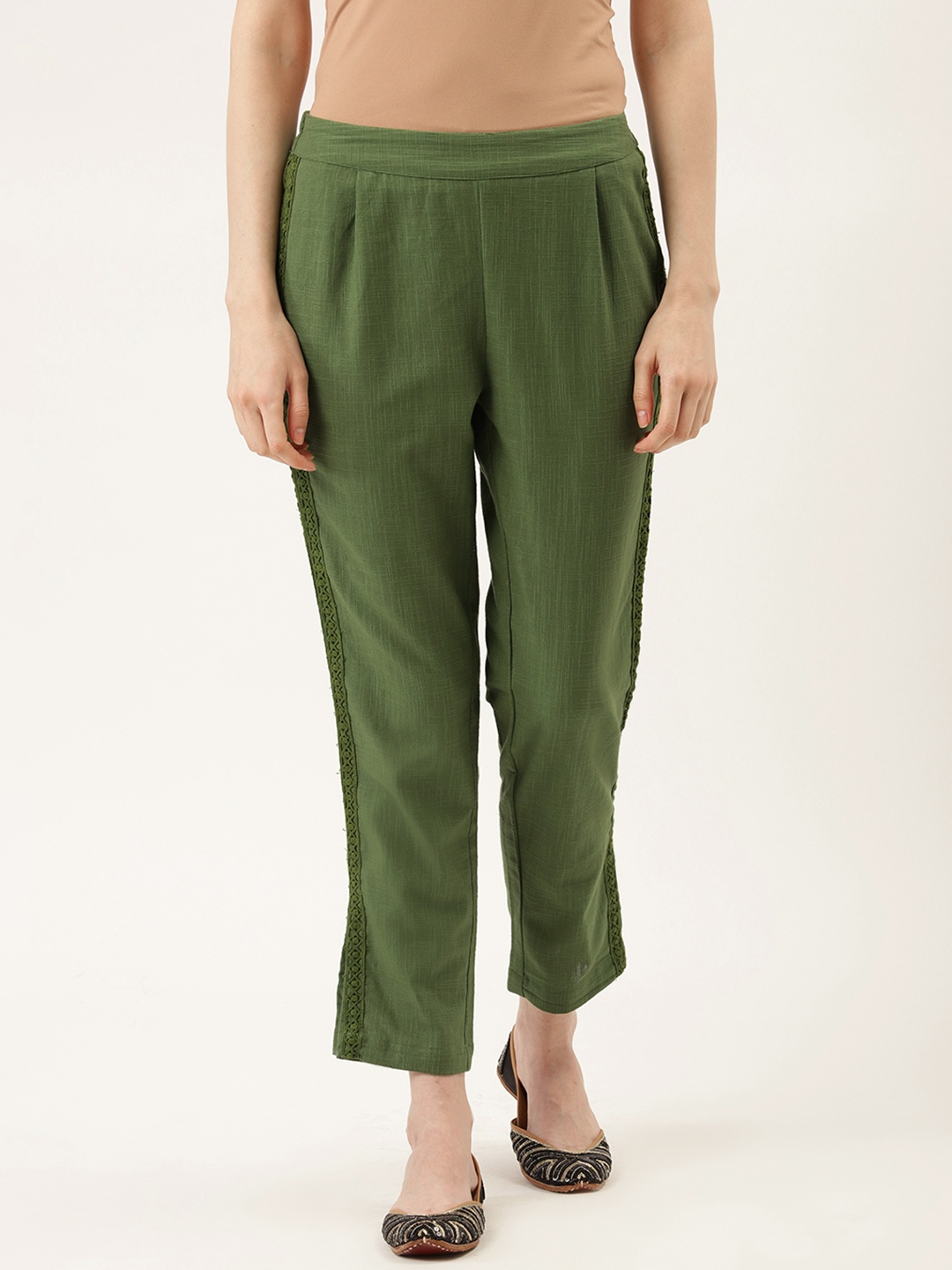 

Jaipur Kurti Women Green Pure Cotton Solid Regular Fit Cropped Trousers
