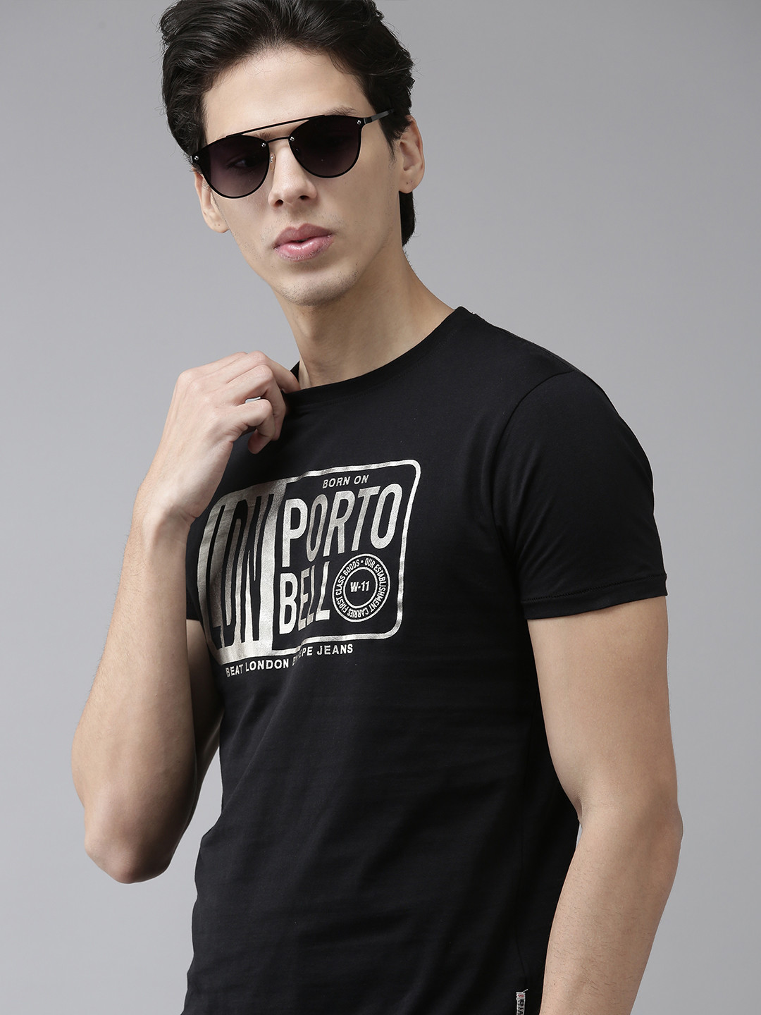 

BEAT LONDON by PEPE JEANS Men Black White Typography Print Slim Fit Pure Cotton T-shirt