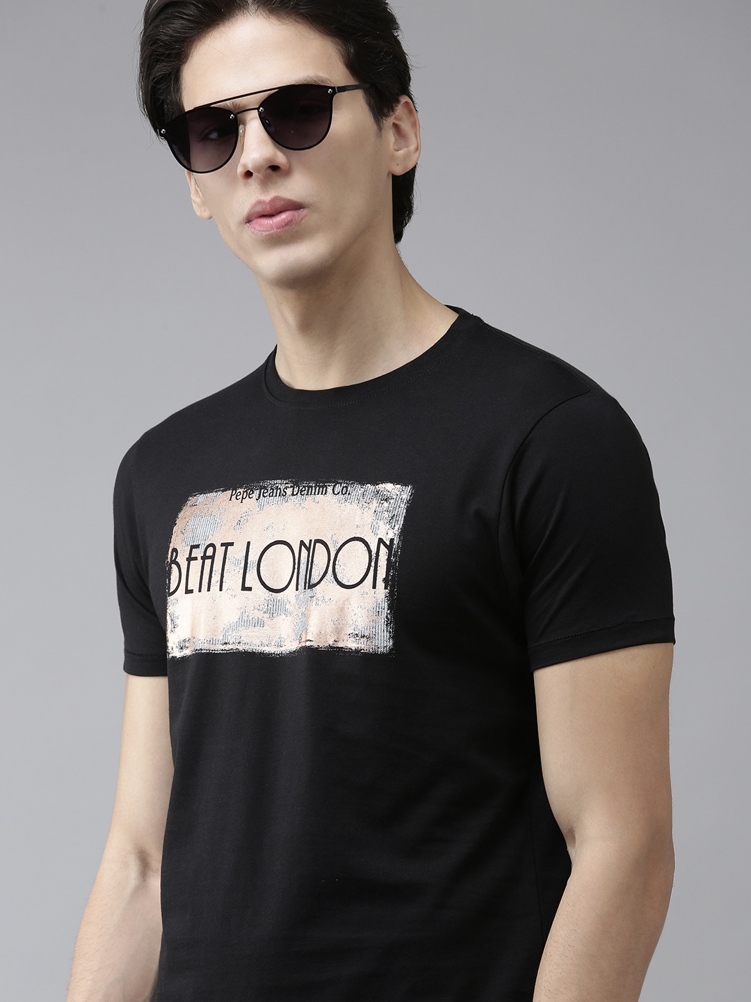 

BEAT LONDON by PEPE JEANS Men Black White Pure Cotton Typography Print Slim Fit Pure Cotton T-shirt