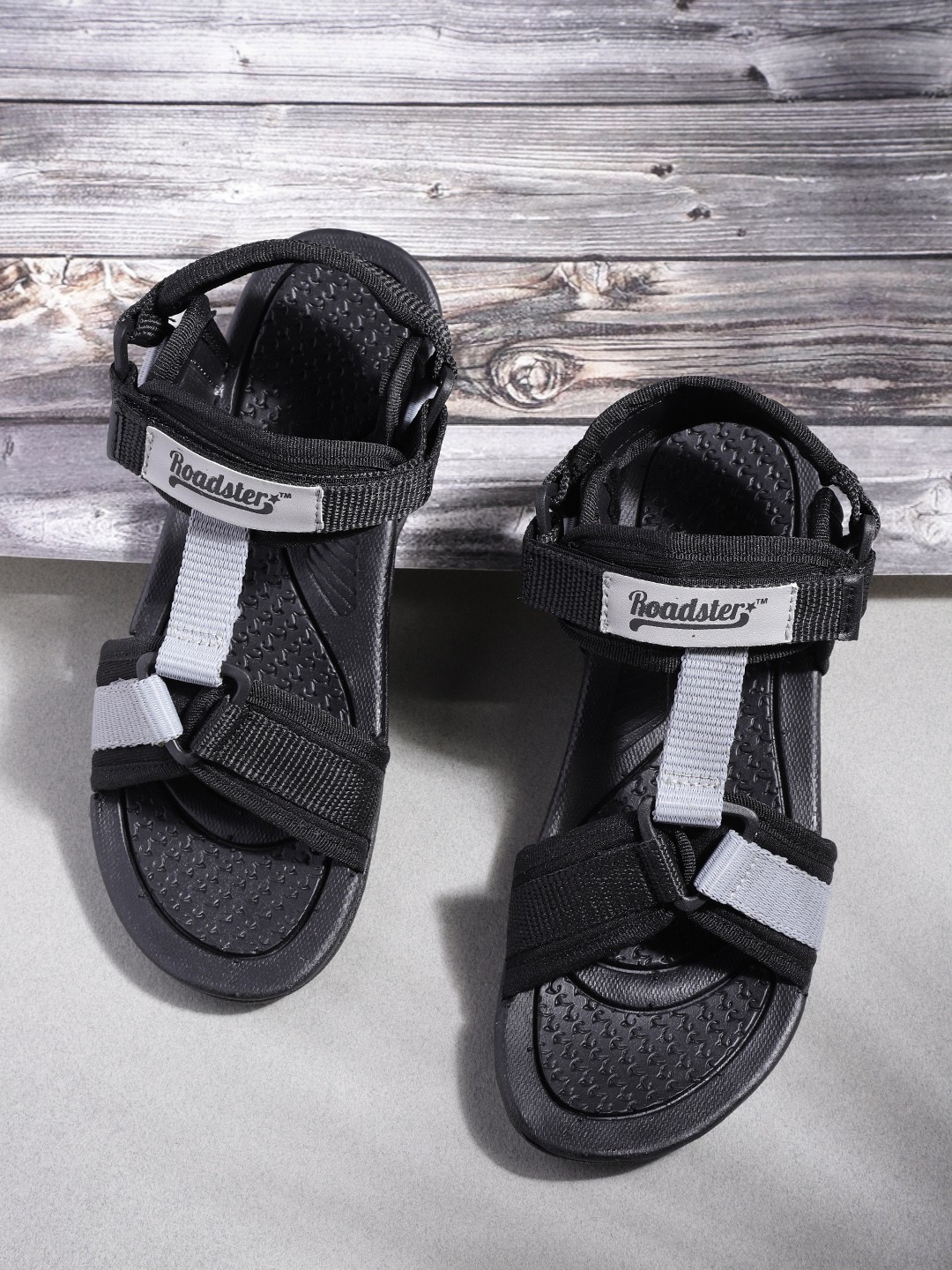 

The Roadster Lifestyle Co Women Black & Grey Colourblocked Sports Sandal