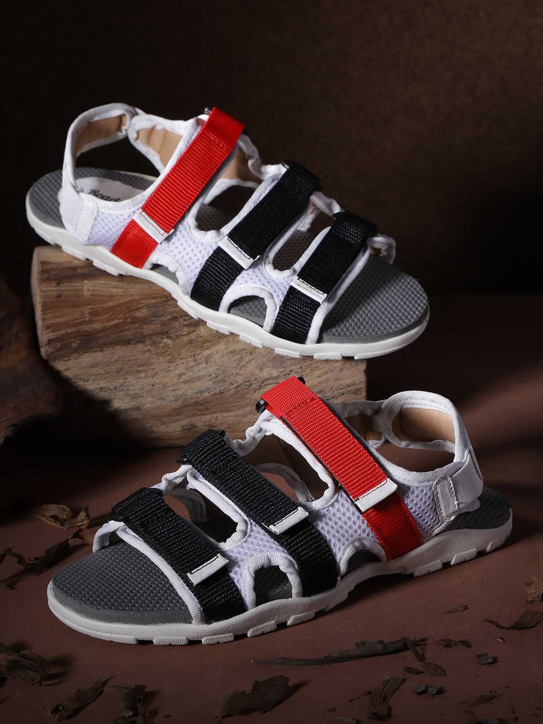 

The Roadster Lifestyle Co Women White & Black Colourblocked Sports Sandals