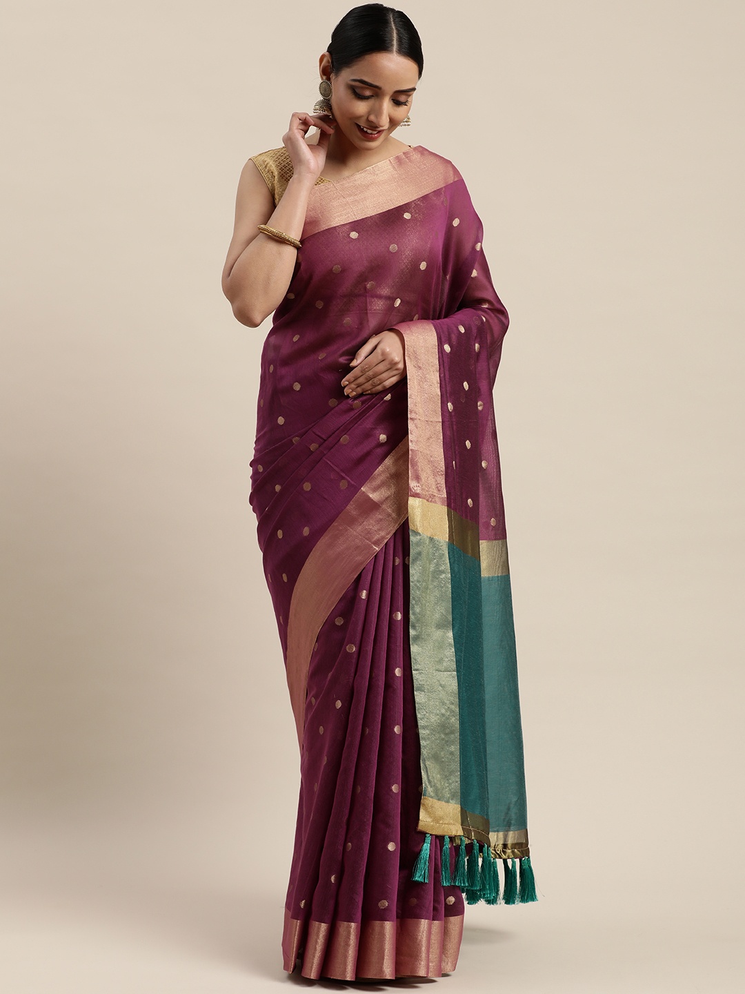 

VASTRANAND Burgundy & Green Silk Blend Woven Design Banarasi Celebrity Saree