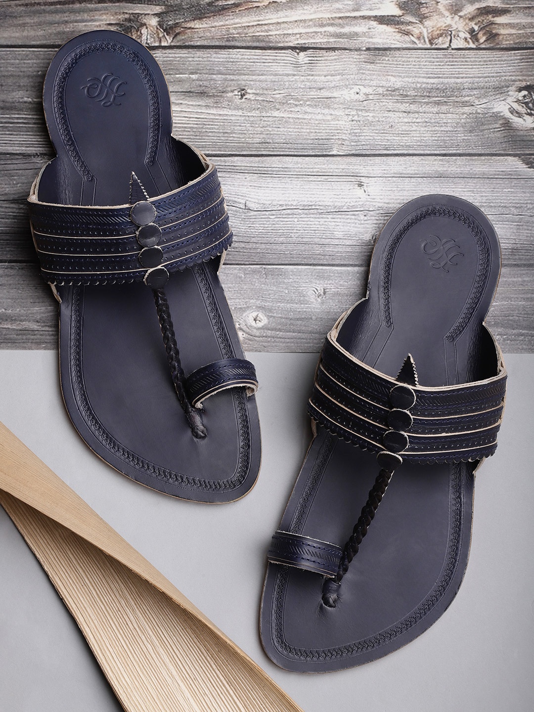 

House of Pataudi Men Navy Blue Leather Textured One Toe Sandals