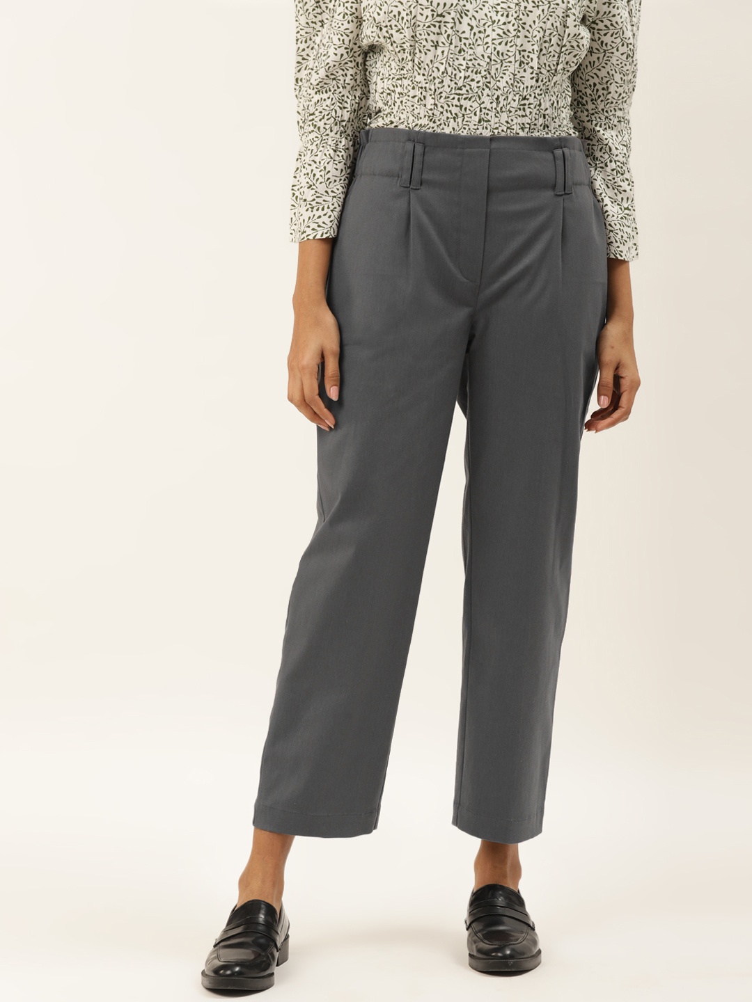 

Off Label Women Grey Regular Fit Solid Cropped Trousers, Charcoal