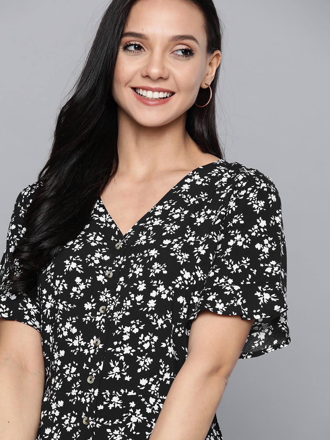 

Mast & Harbour Women Black & white Floral Print Top