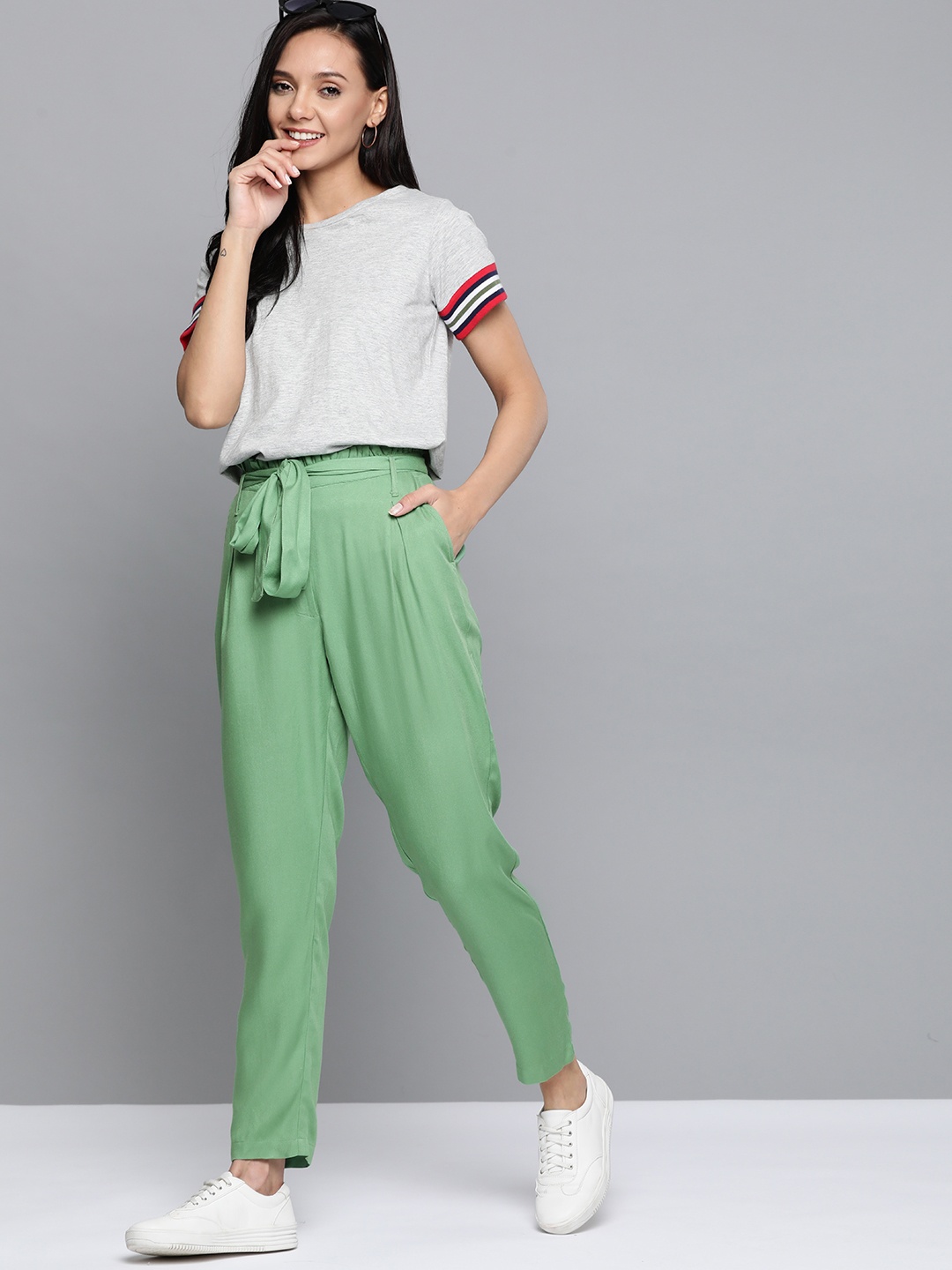 

Mast & Harbour Women Green Regular Fit Solid Cropped Regular Trousers