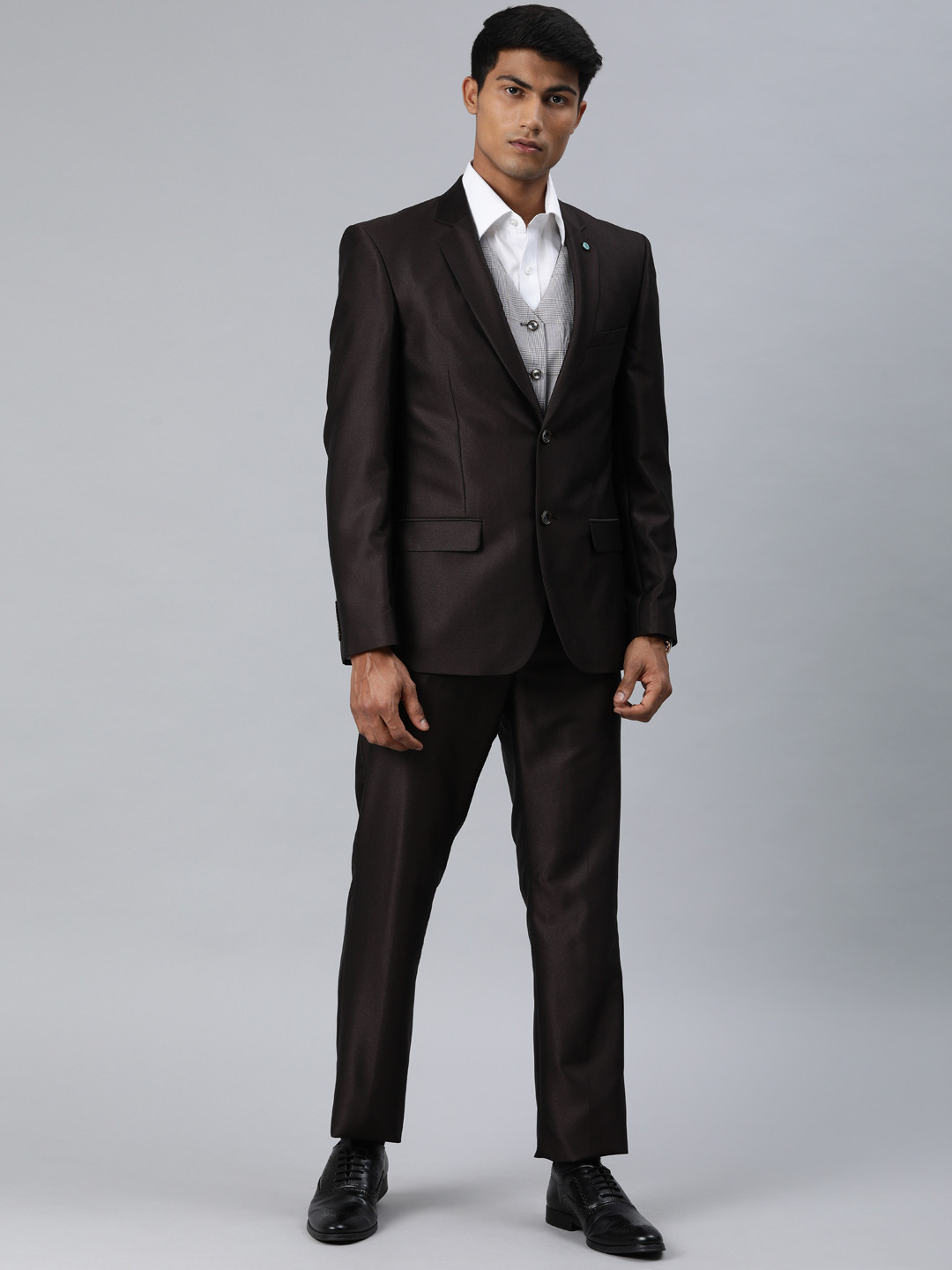 

Arrow Men Coffee Brown Body Tailored Fit Self-Design 3-Piece Party Suit