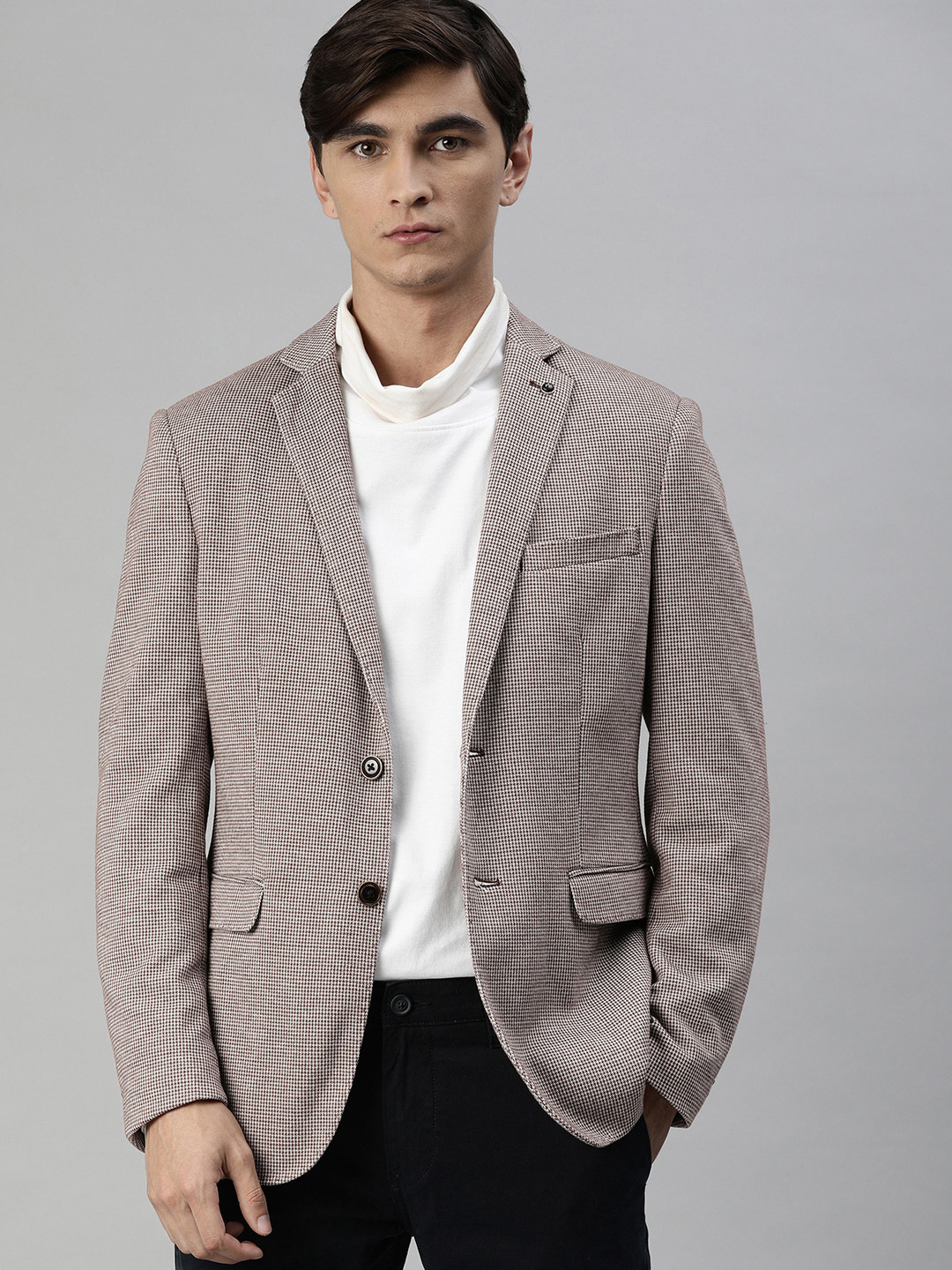 

Arrow Men White & Brown Self Design Zero Calorie Fit Single-Breasted Smart Casual Blazer