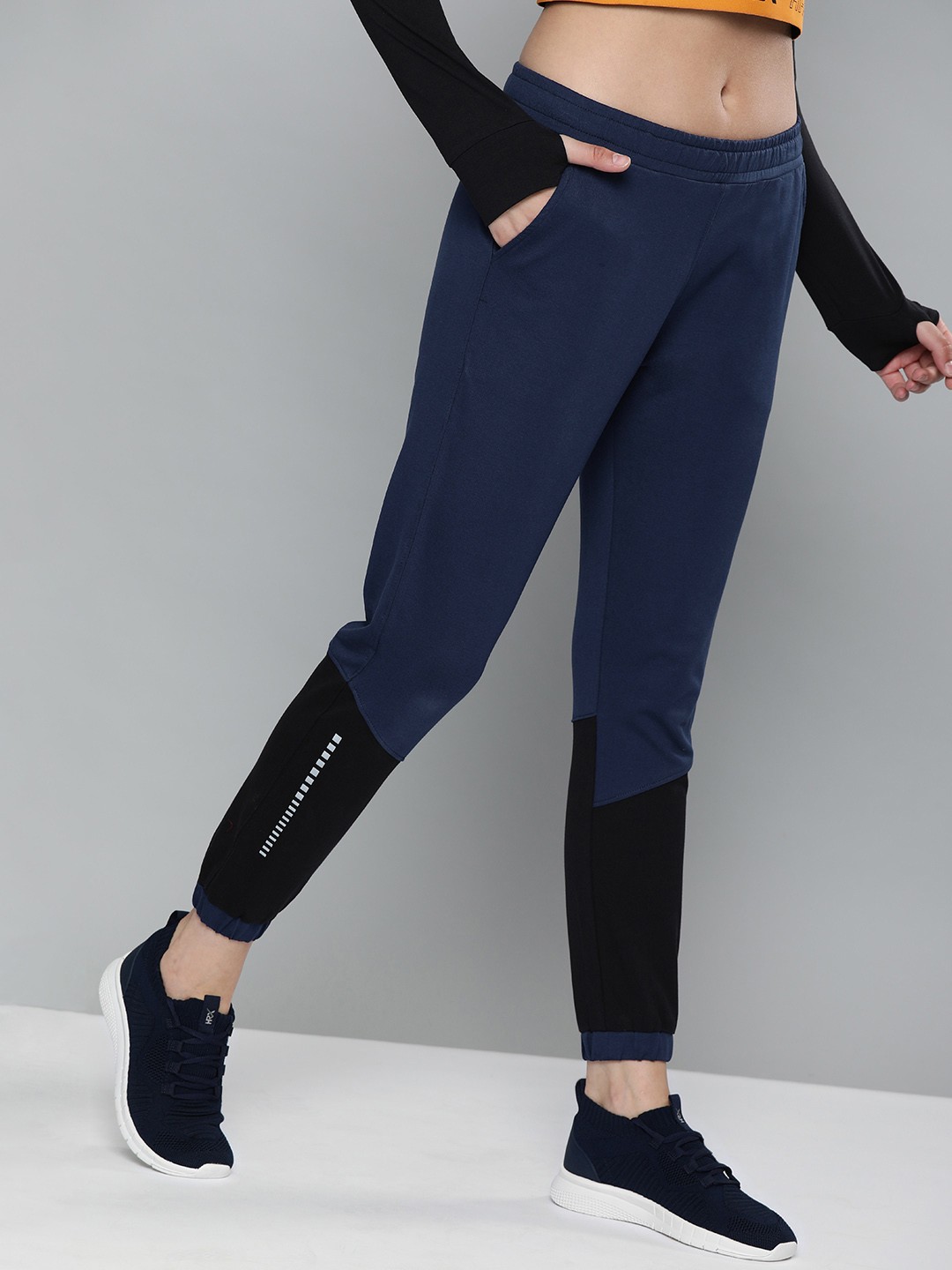 

HRX By Hrithik Roshan Women Medieval Blue Colourblock Regular Fit Lycra Rapid-Dry Antimicrobial Training Joggers