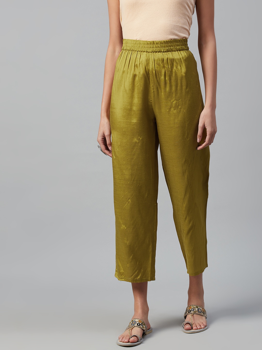 

WISHFUL Women Olive Green Solid Cropped Straight Trousers