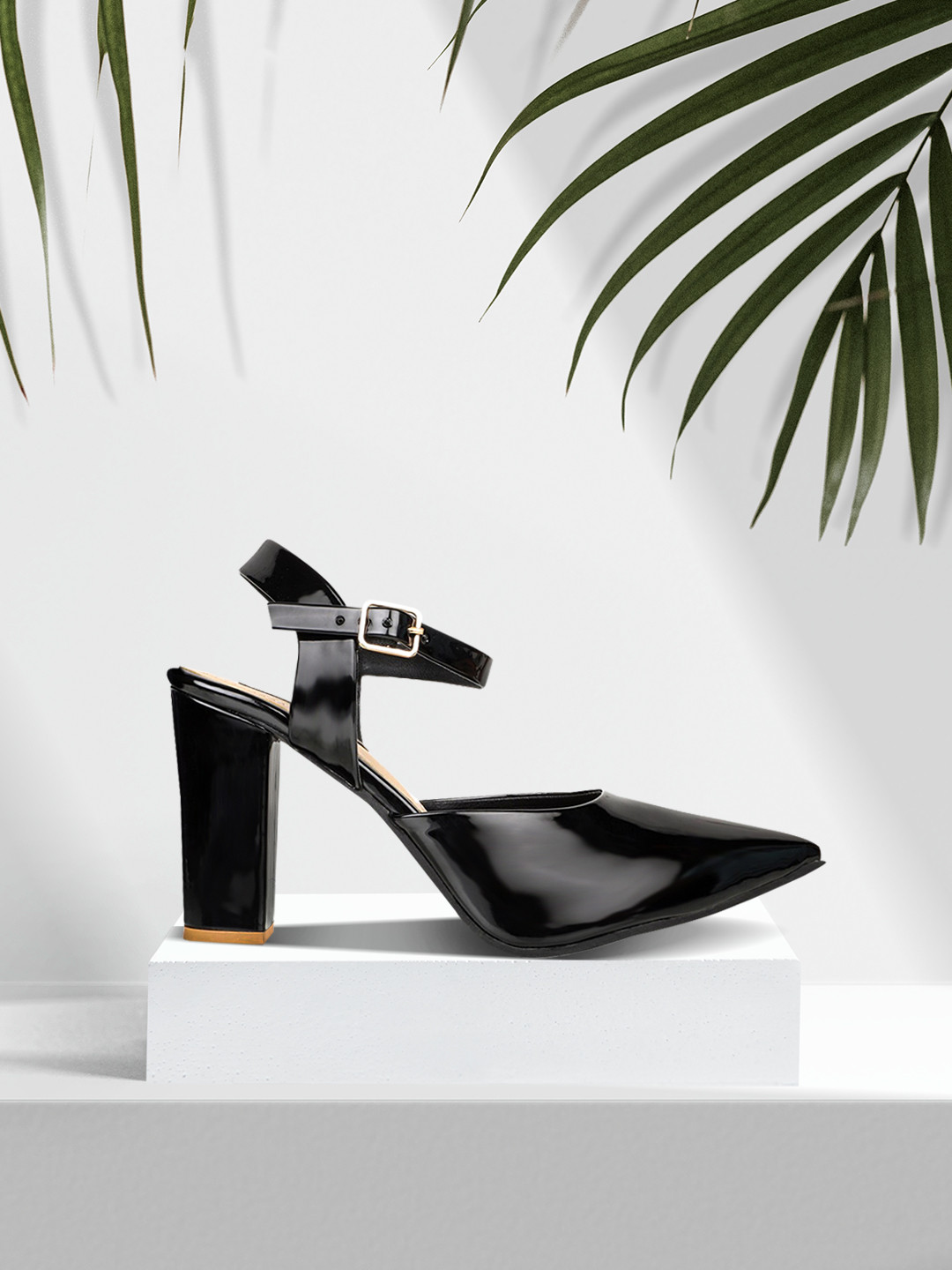 

Flat n Heels Women Black Solid Pumps