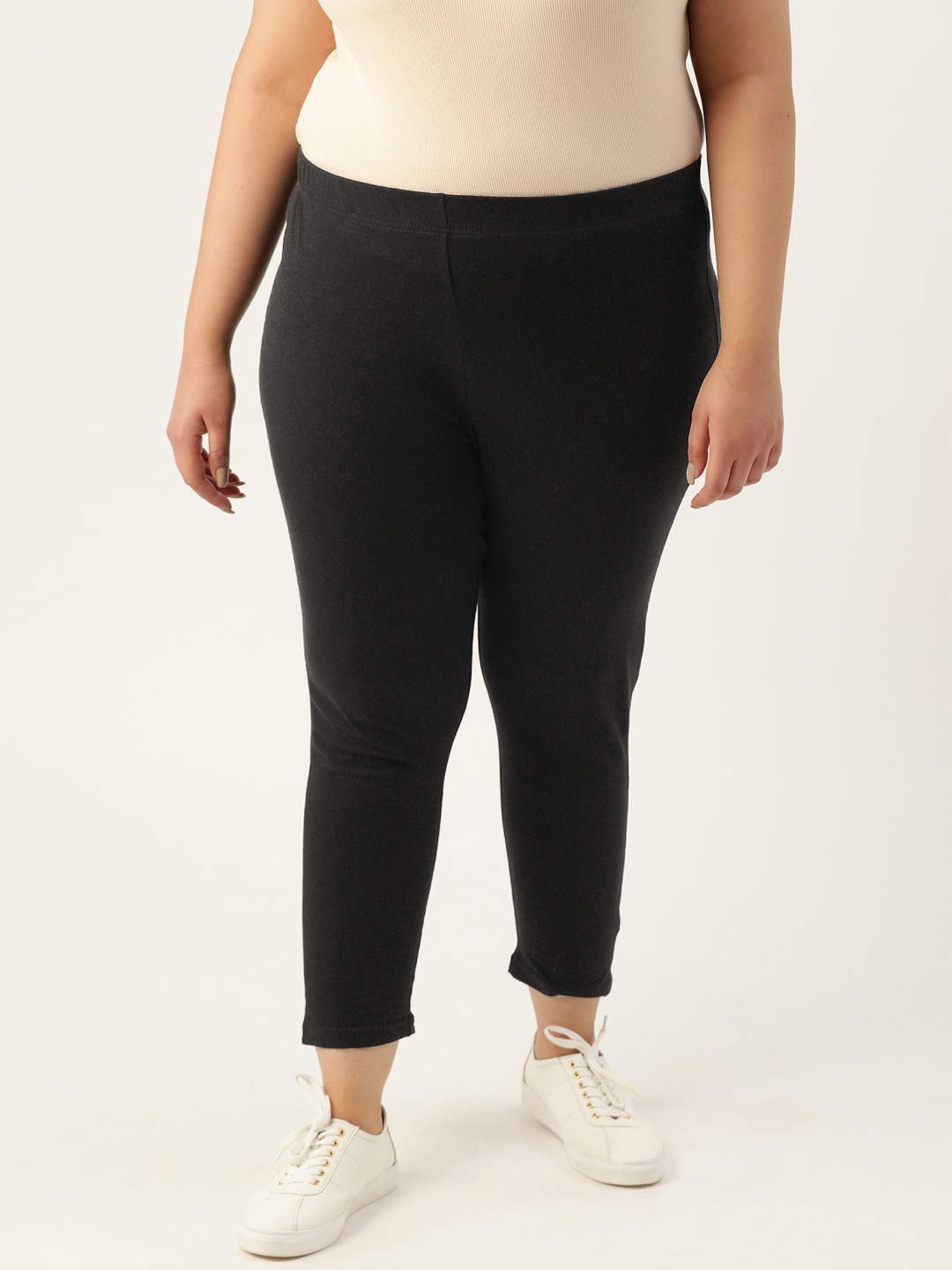 

Sztori Plus Size Women Black Solid Ankle-Length Leggings