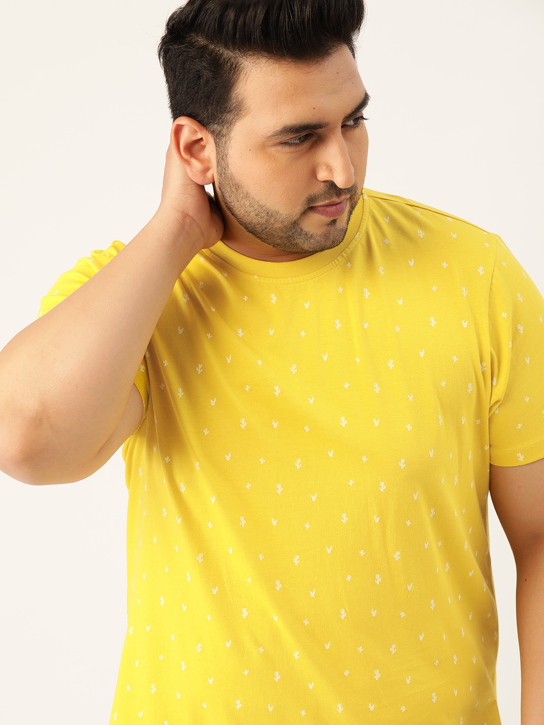 

Sztori Men Yellow White Quirky Printed Round Neck Pure Cotton T-shirt