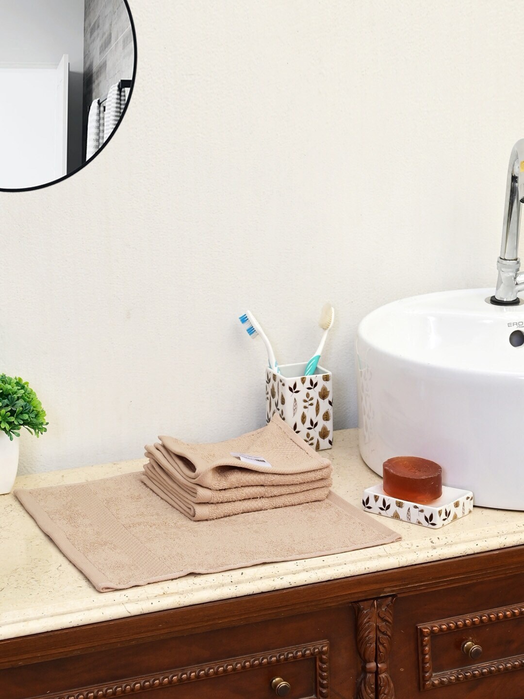 

AVI Living Set of 4 Beige Solid 550 GSM Face Towels