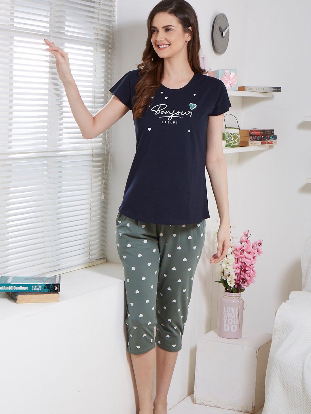 

Zeyo Women Navy Blue & Green Printed Night suit