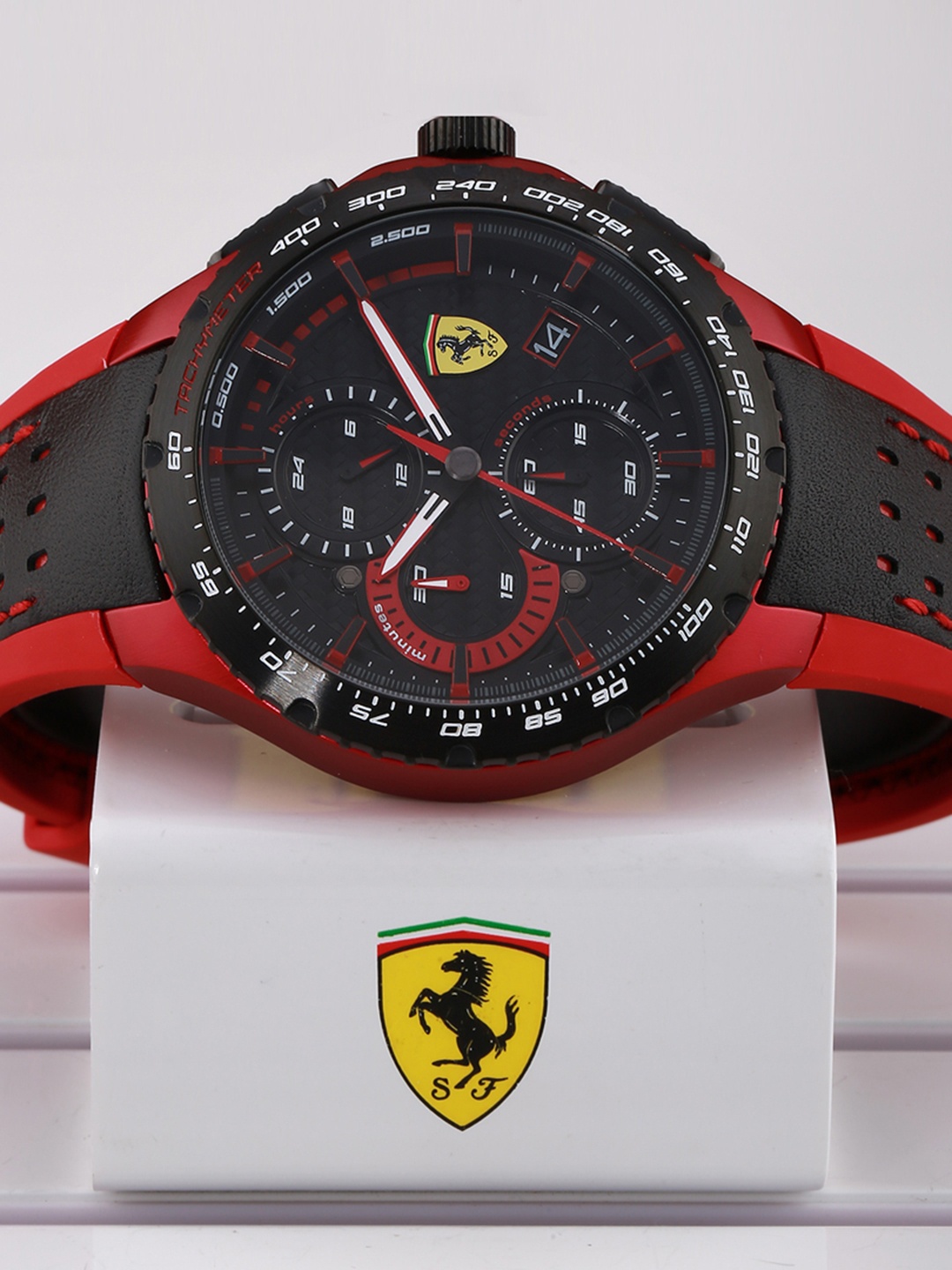 

SCUDERIA FERRARI Men Black & Red Analogue Watch 0830733