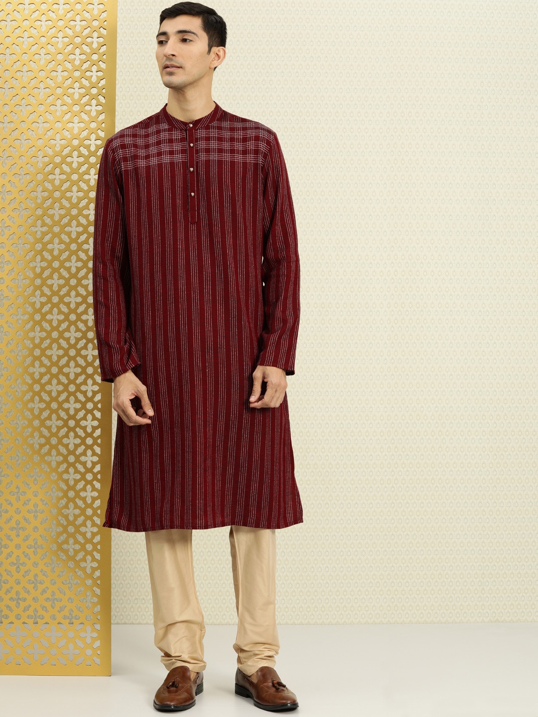 

House of Pataudi Men Maroon & Off-White Striped Straight Kurta