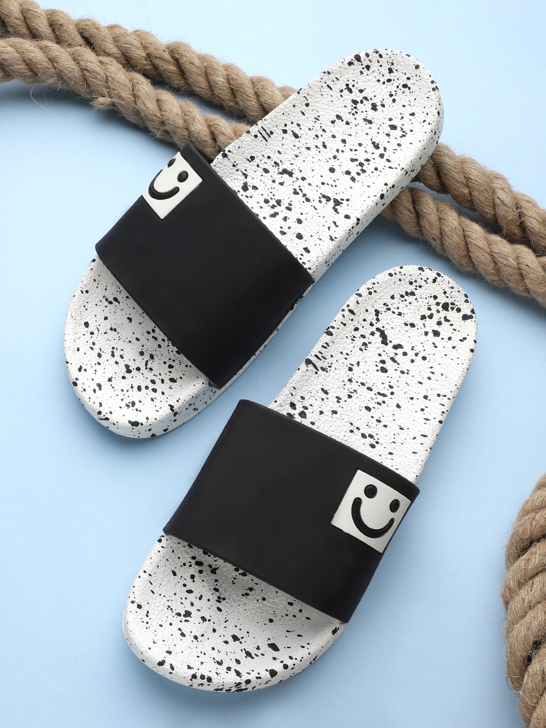 

Pampy Angel Men White & Black Printed Sliders