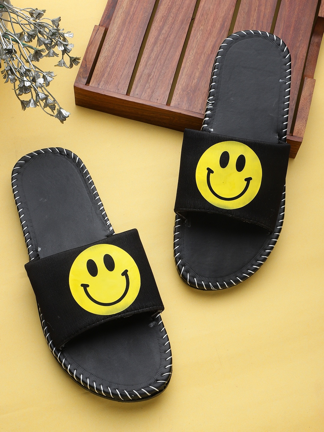 

Pampy Angel Men Black & Yellow Big Smiley Patterned Sliders