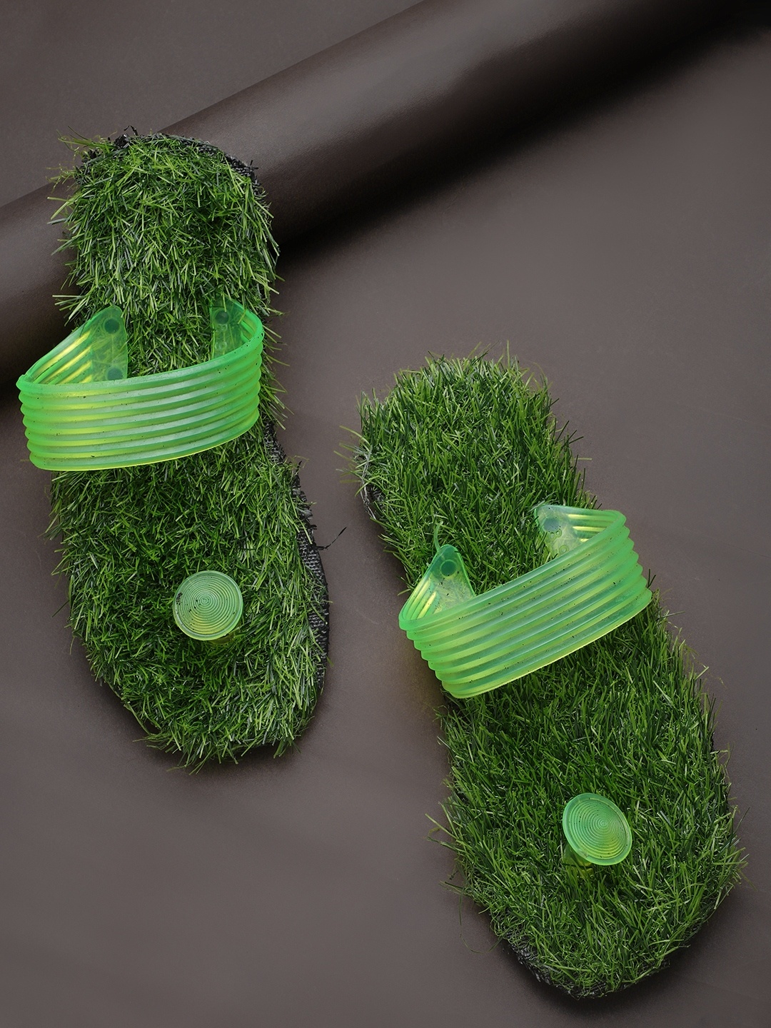

Pampy Angel Men Green Solid Sliders