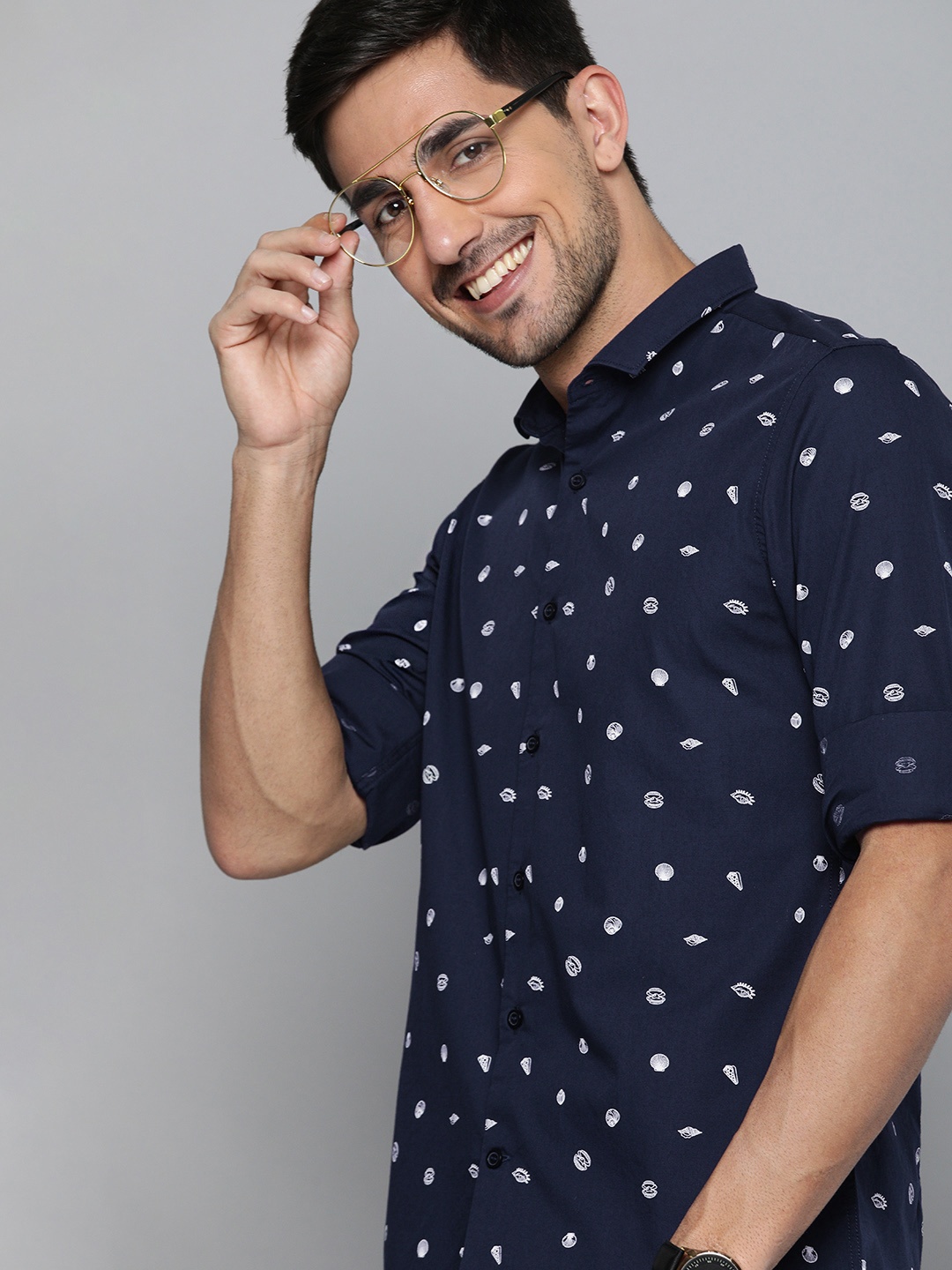 

Mast & Harbour Men Navy Blue & White Regular Fit Printed Casual Shirt