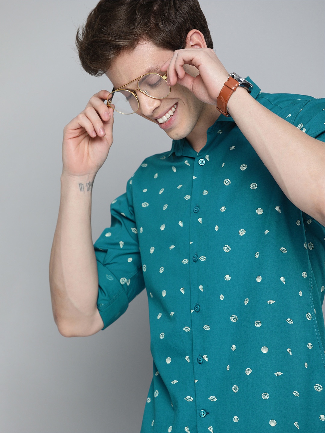 

Mast & Harbour Men Teal & Off-White Regular Fit Printed Casual Shirt