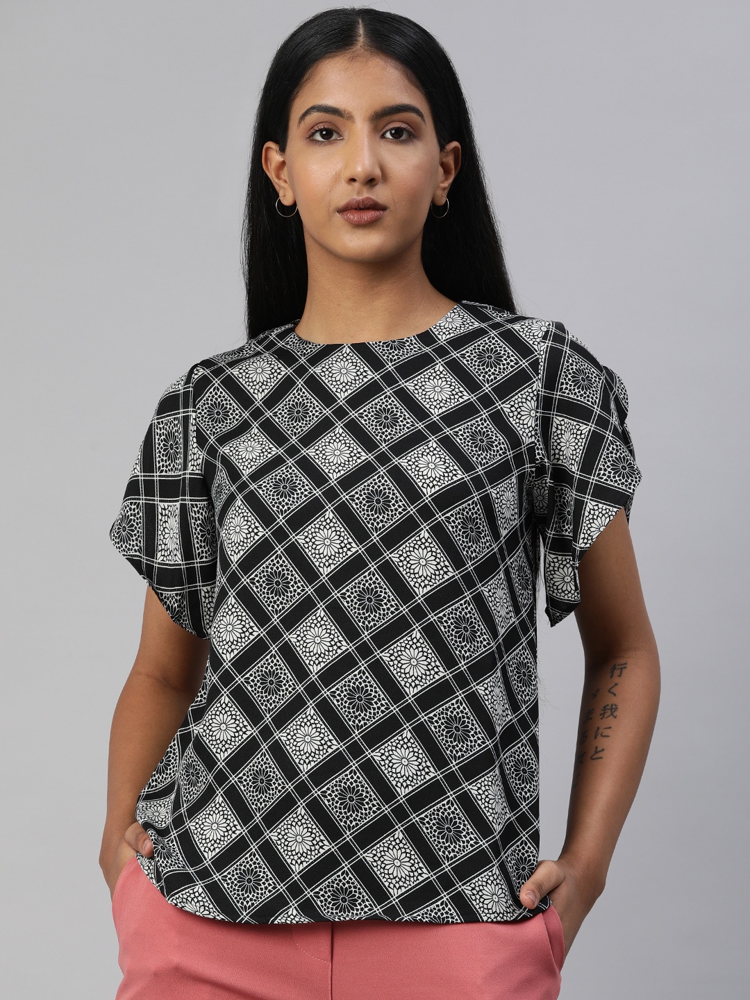 

Van Heusen Woman Black & White Geometric Printed Top