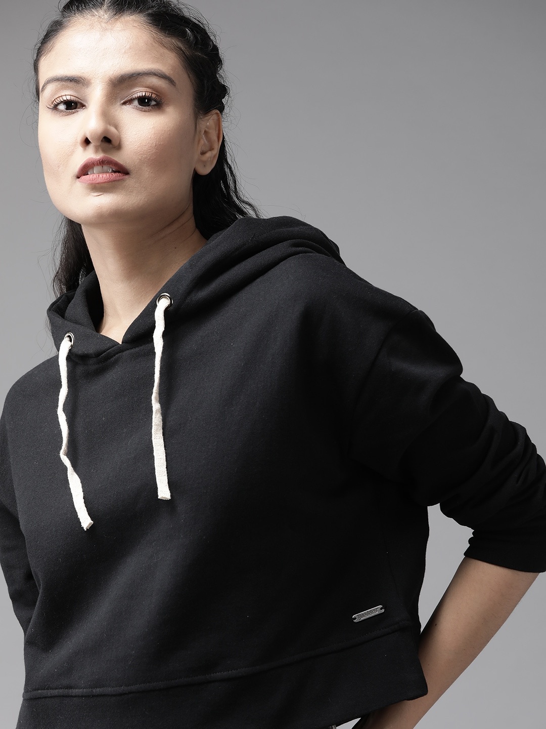 

The Roadster Lifestyle Co Women Black Solid Hooded Boxy Cropped Sweatshirt