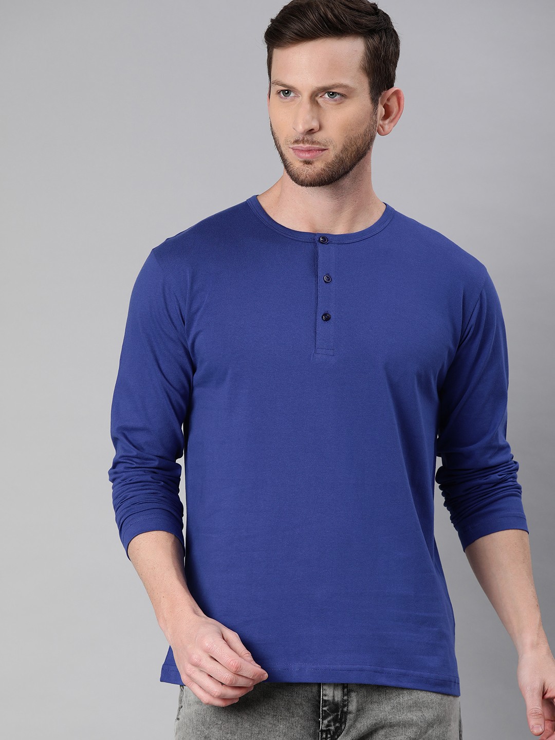 

BE AWARA Men Blue Pure Cotton Solid Henley Neck Pure Cotton T-shirt