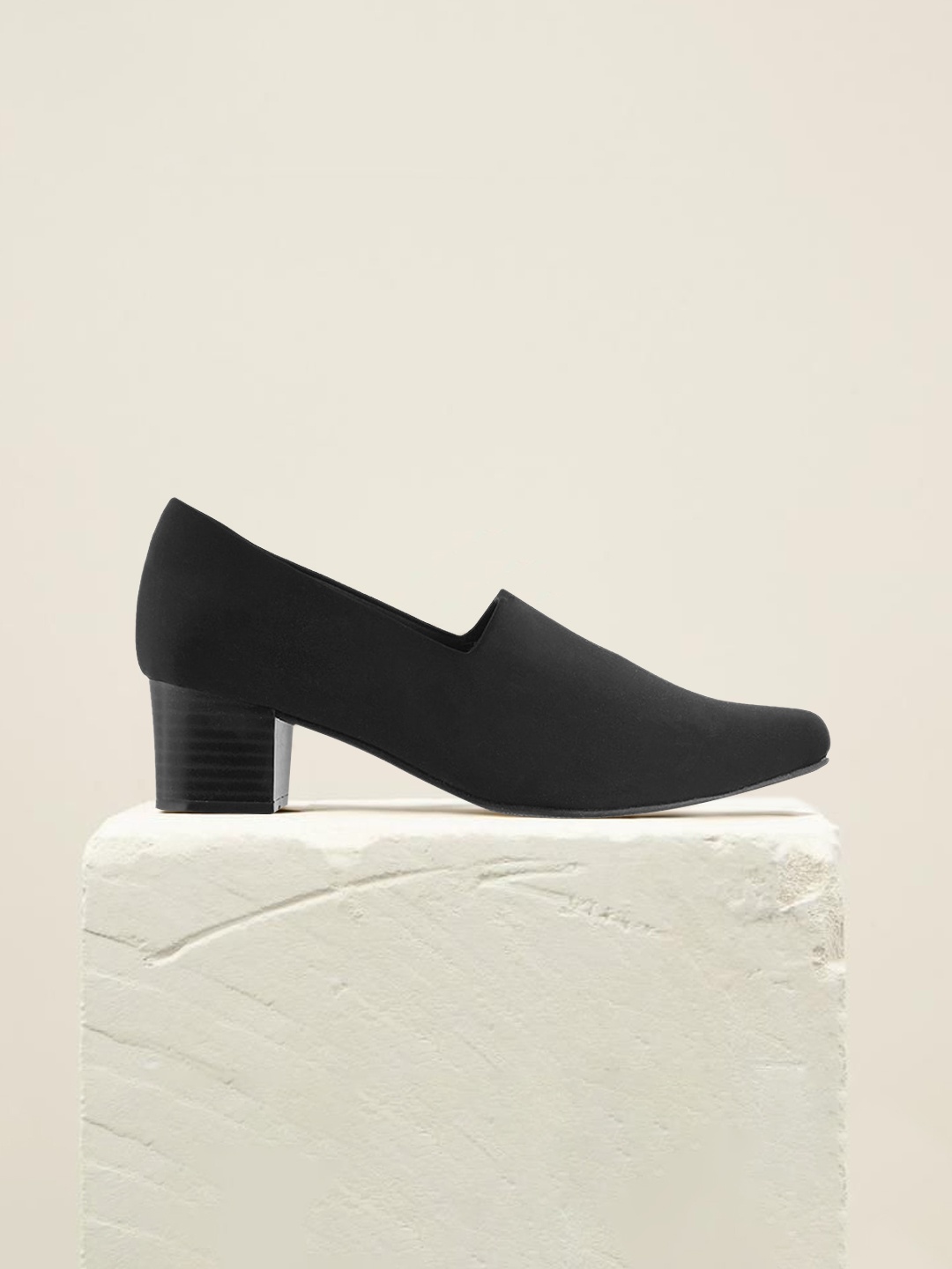 

Mochi Women Black Solid Pumps