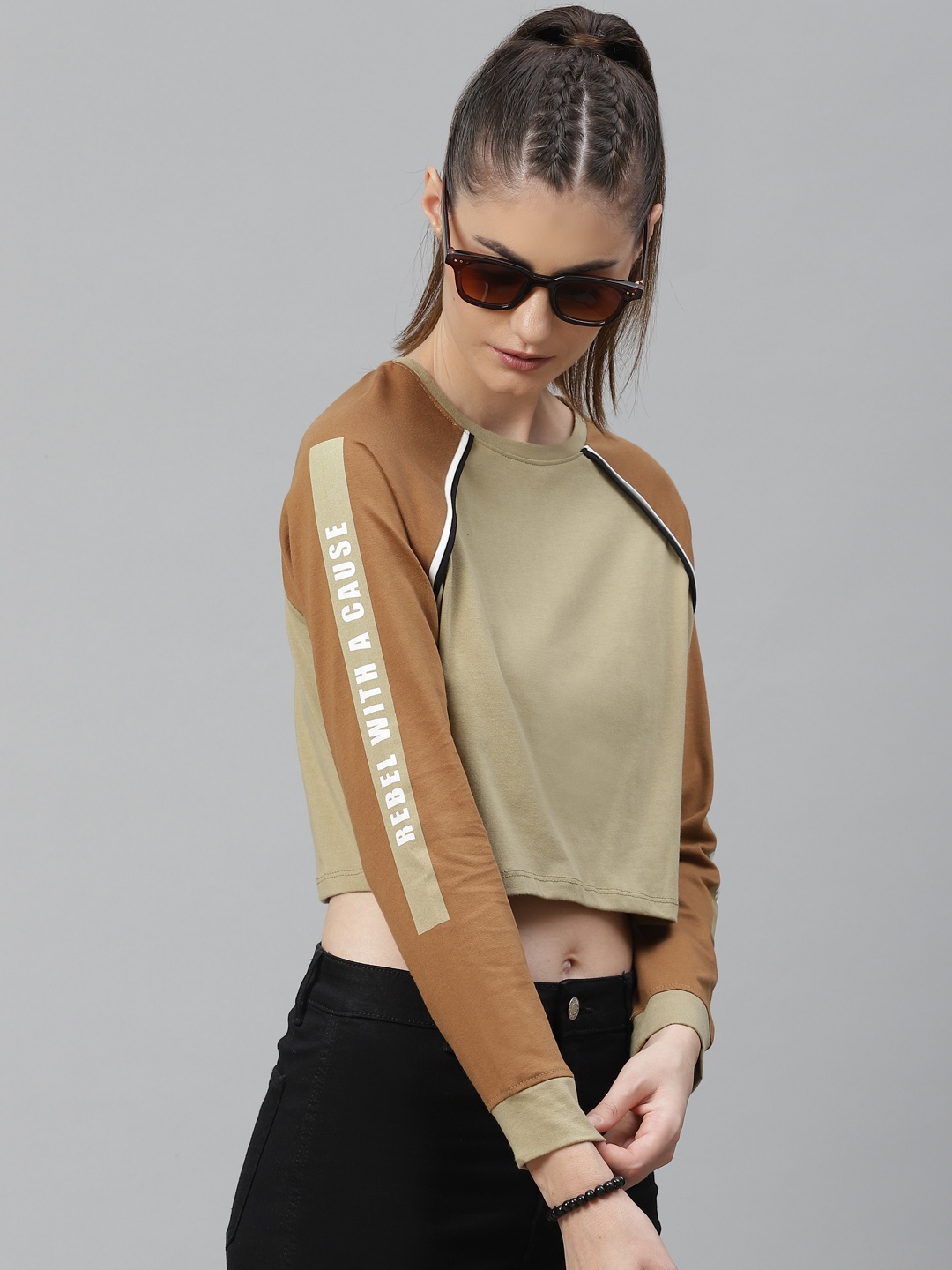 

The Roadster Lifestyle Co Women Olive Green Solid Pure Cotton Round Neck T-shirt
