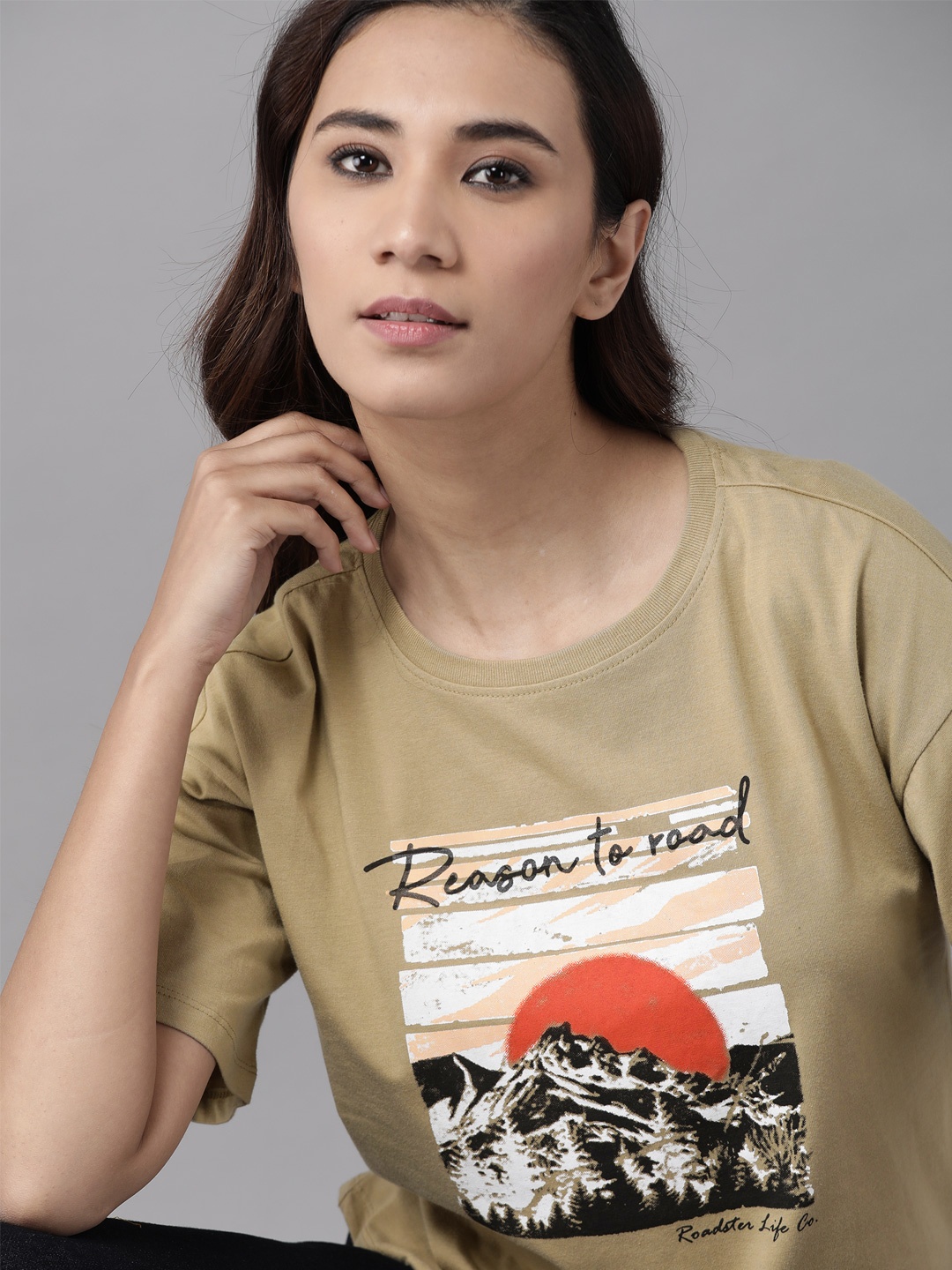 

The Roadster Lifestyle Co Women Khaki & White Printed Cotton Round Neck T-shirt