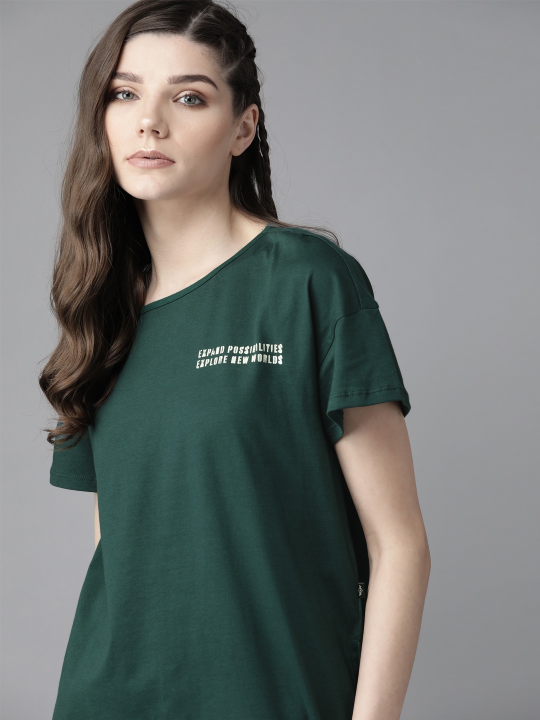 

The Roadster Lifestyle Co Women Green Solid Cotton Round Neck Longline T-shirt