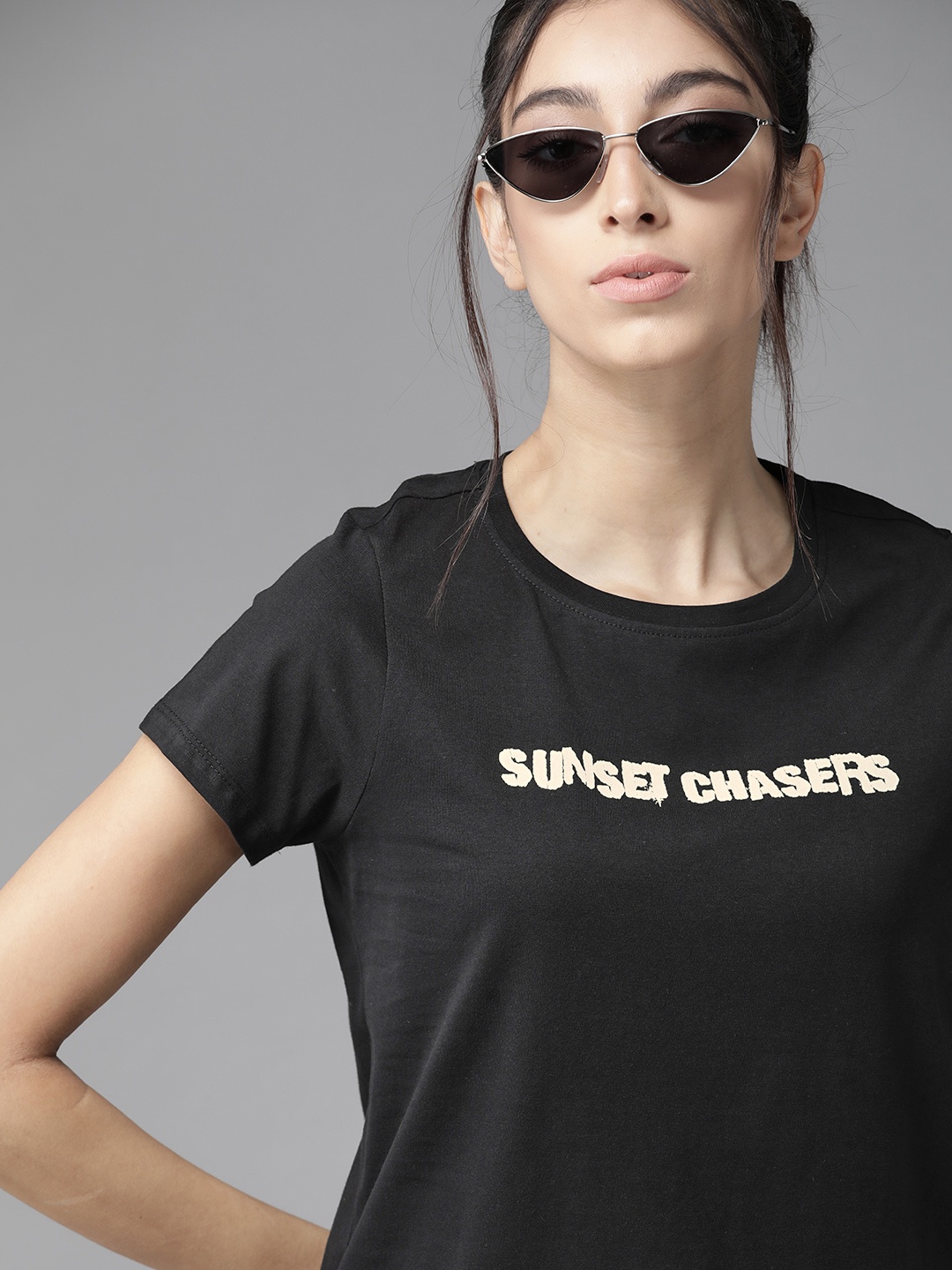 

The Roadster Lifestyle Co Women Black Solid Pure Cotton Round Neck T-shirt