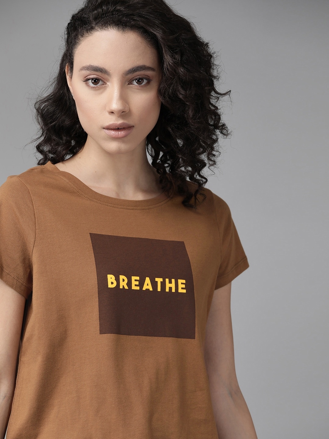 

The Roadster Lifestyle Co Women Brown Printed Round Neck Pure Cotton T-shirt