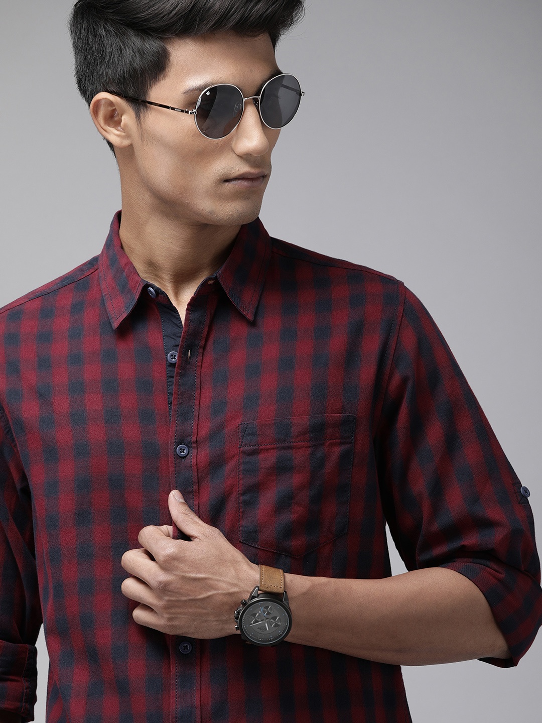 

Roadster Men Red & Navy Blue Regular Fit Checked Casual Shirt