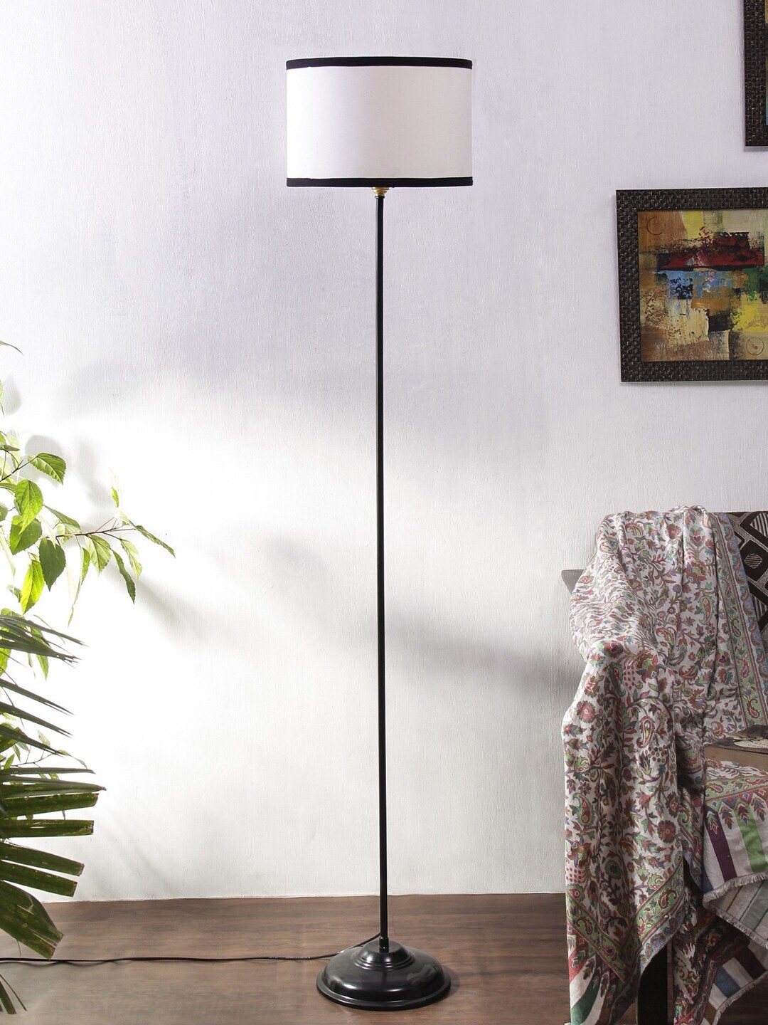 

Devansh Black & White Solid Traditional Iron Club Lamp