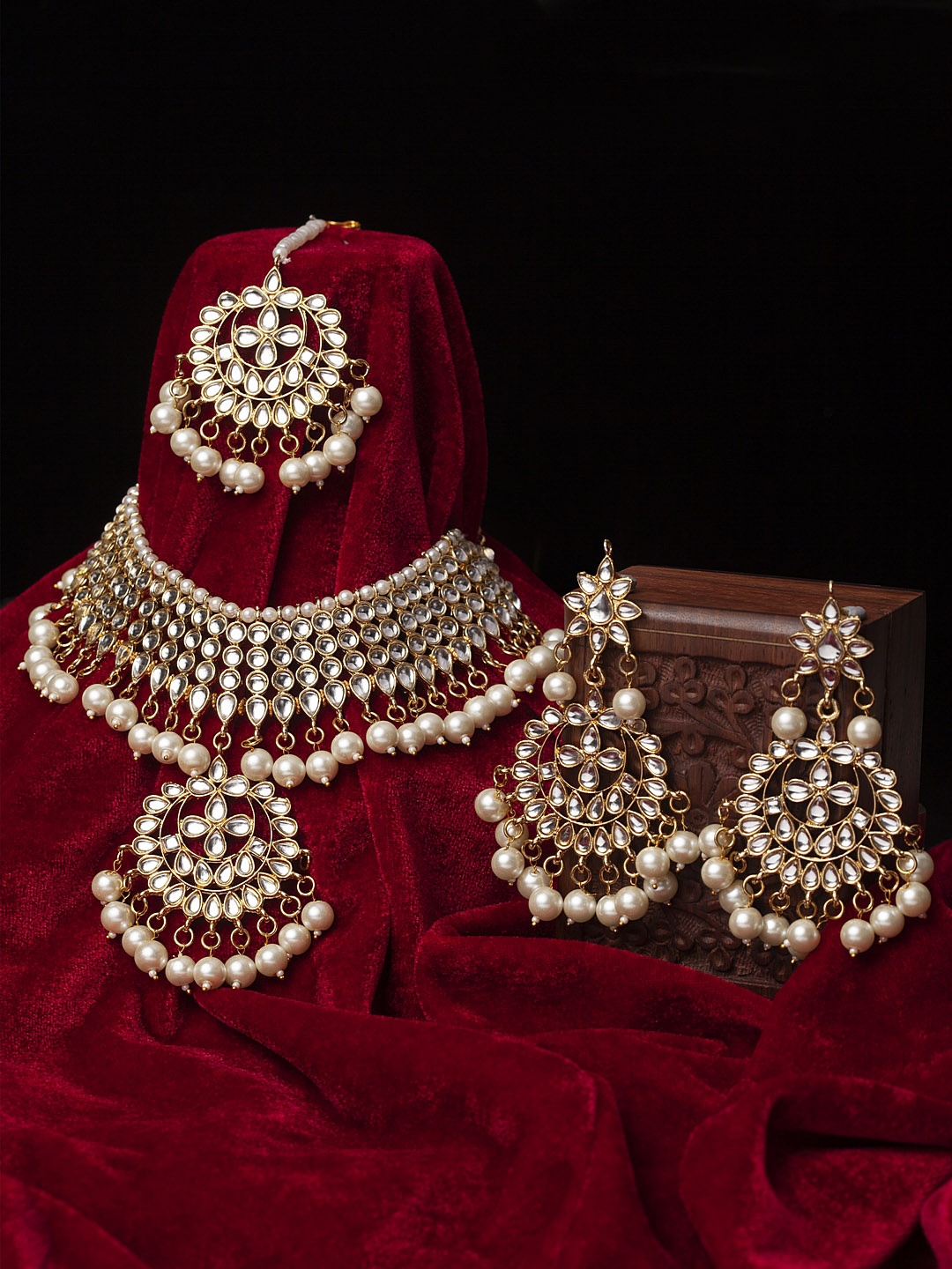 

PANASH Gold-Plated White Kundan Studded Handcrafted Sustainable Jewellery Set