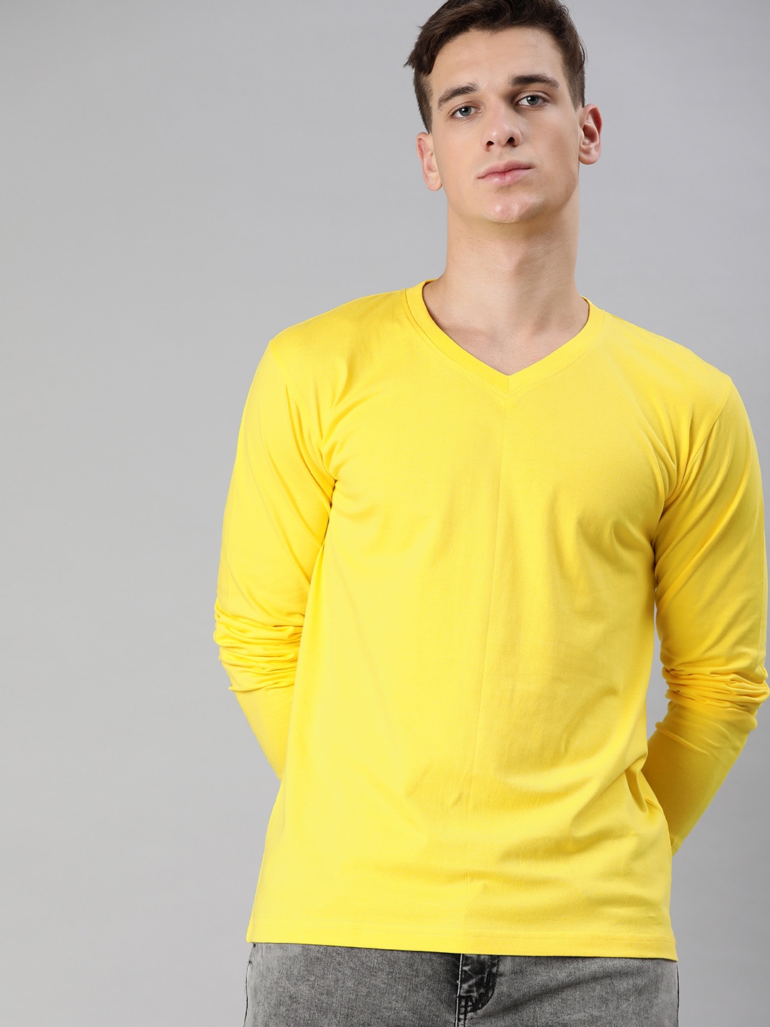 

BE AWARA Men Yellow Pure Cotton Solid V-Neck Pure Cotton T-shirt