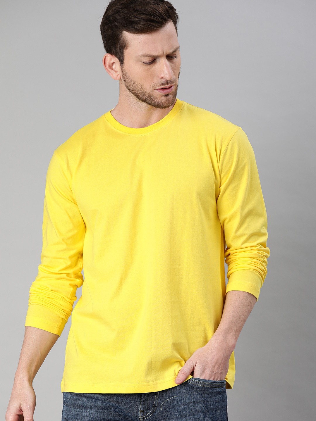 

BE AWARA Men Yellow Pure Cotton Solid Round Neck Pure Cotton T-shirt