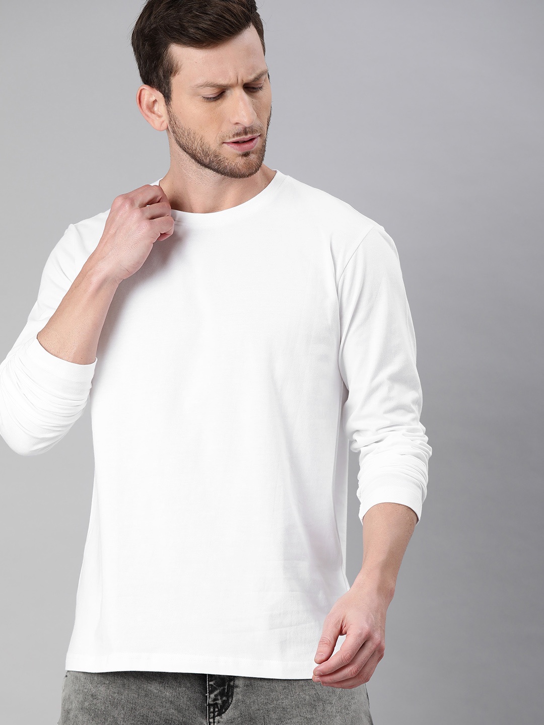 

BE AWARA Men White Pure Cotton Solid Round Neck Pure Cotton T-shirt