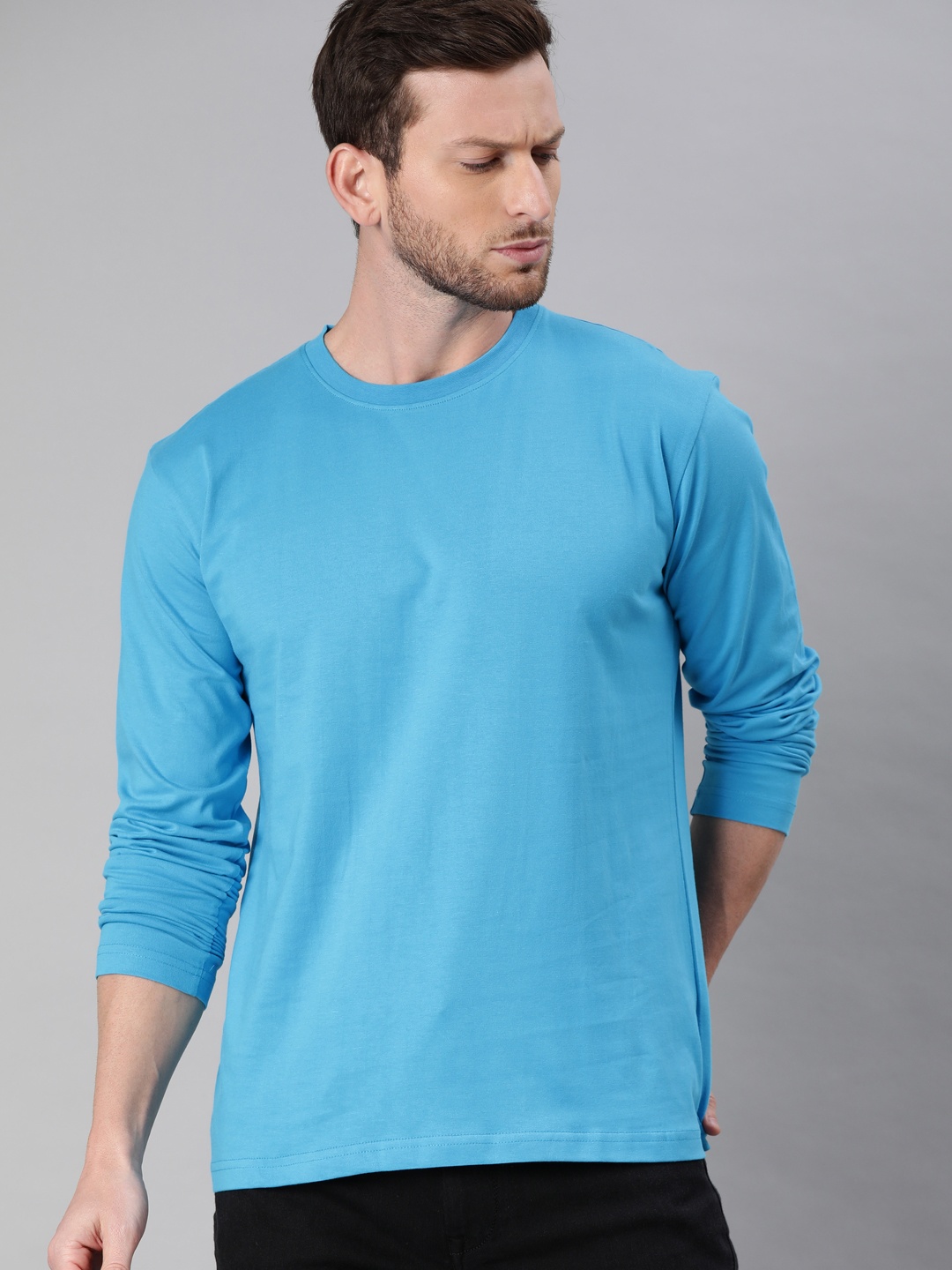 

BE AWARA Men Blue Pure Cotton Solid Round Neck Pure Cotton T-shirt