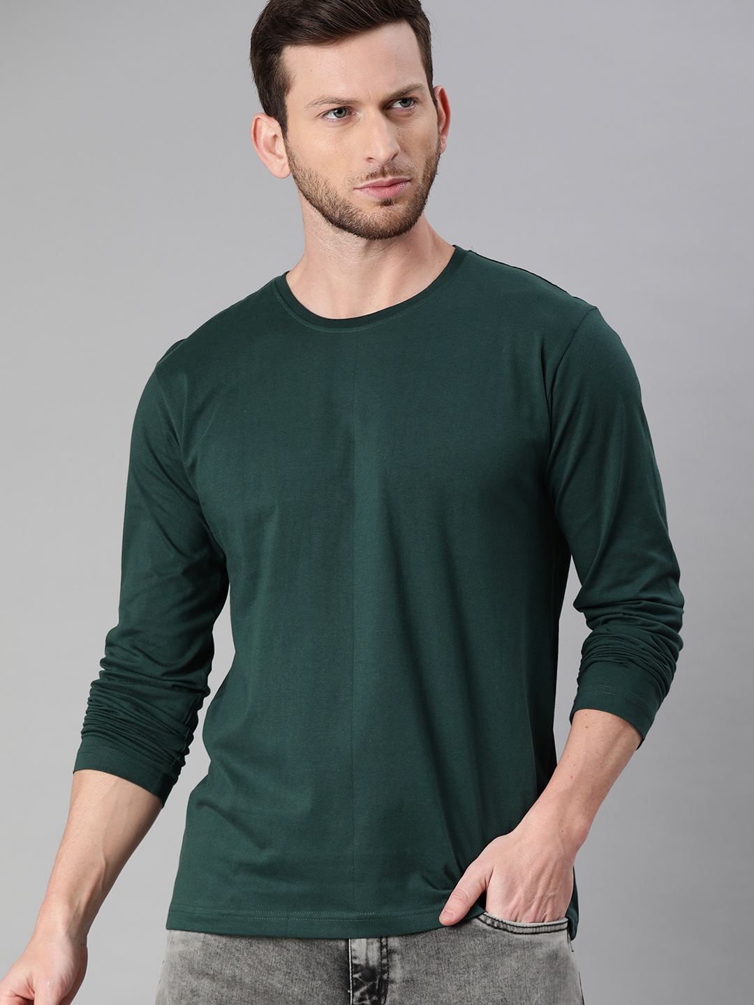 

BE AWARA Men Green Pure Cotton Solid Round Neck Pure Cotton T-shirt